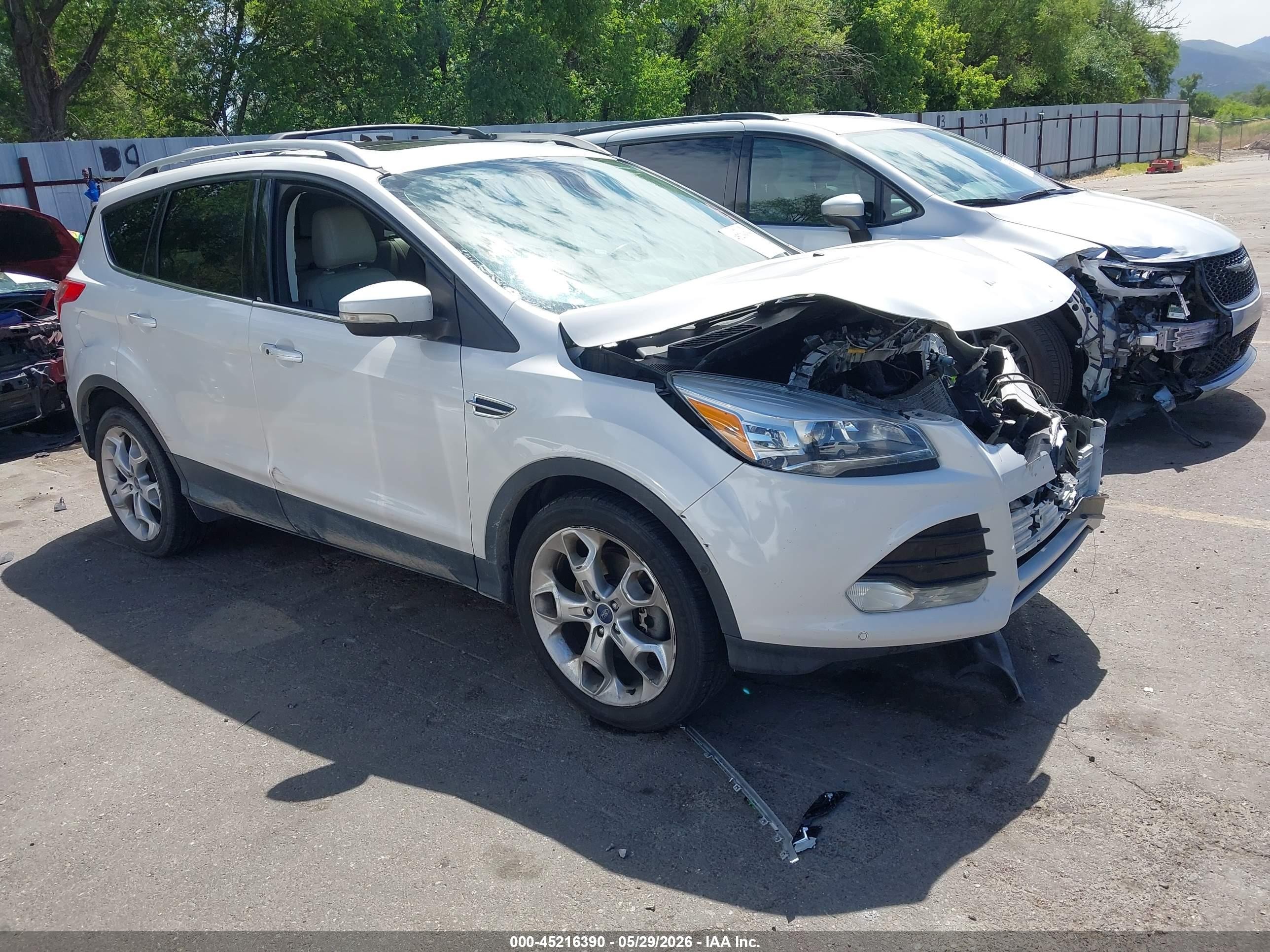 2015 Ford Escape Titanium, VIN 1FMCU9J99FUB62290 — Front end