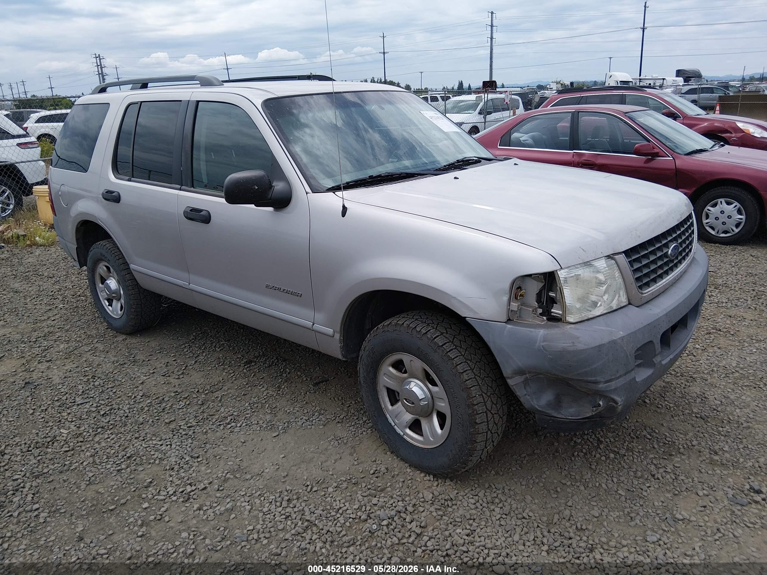 2002 Ford Explorer XLS, VIN 1FMZU72E72ZC49290 — Front end