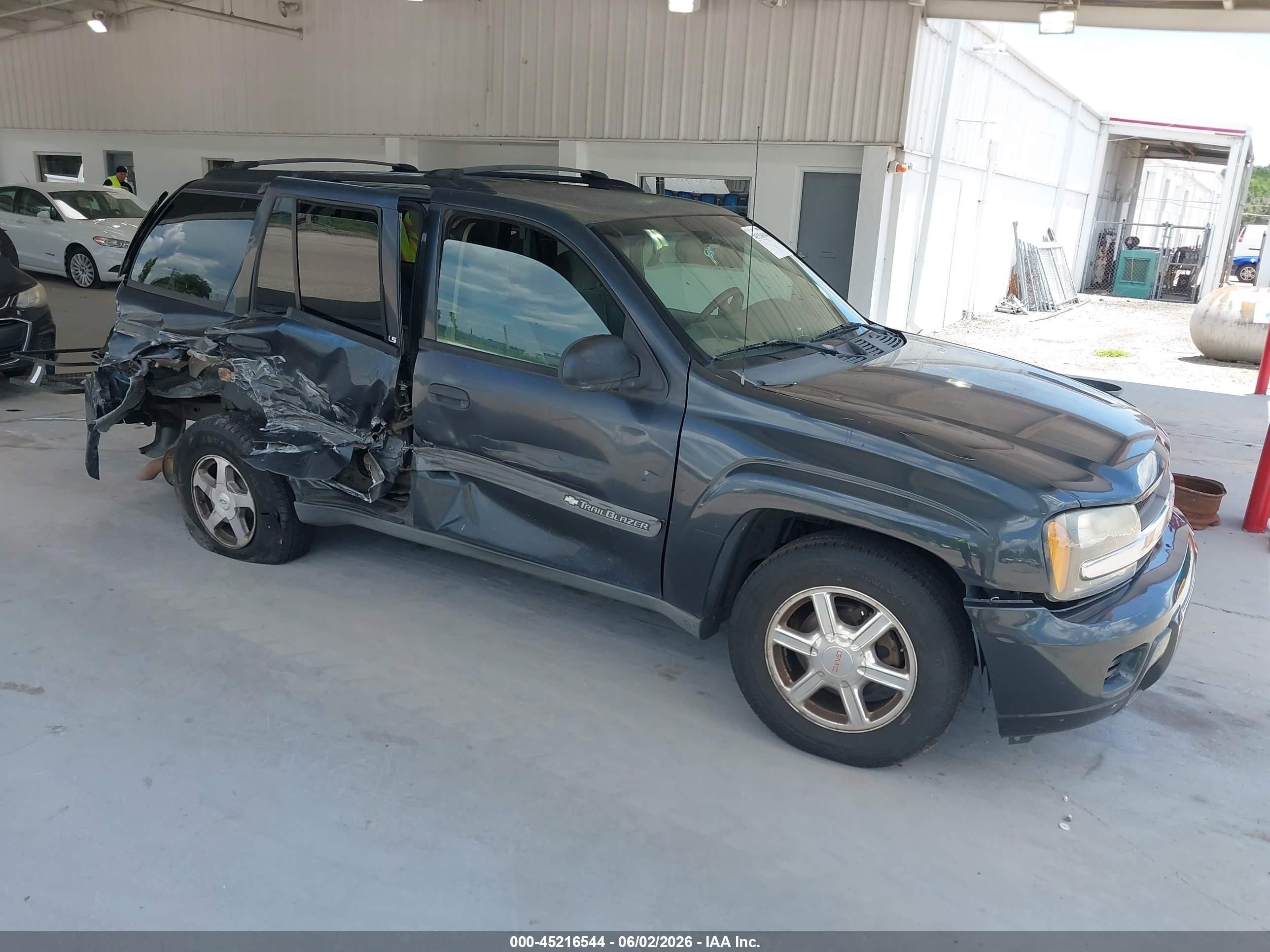 2004 Chevrolet TrailBlazer LS, VIN 1GNDS13S942211536 — Side