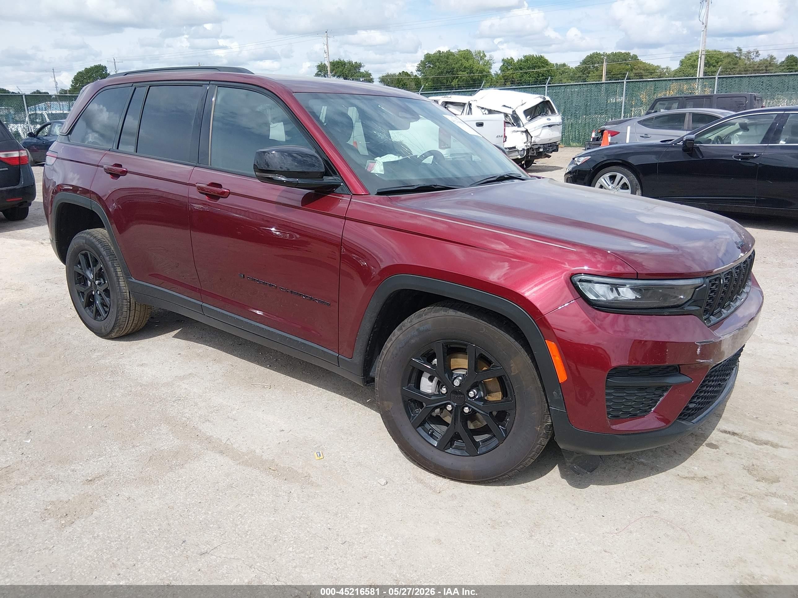 2025 Jeep Grand Cherokee Altitude, VIN 1C4RJHAG5SC342477 — Front end