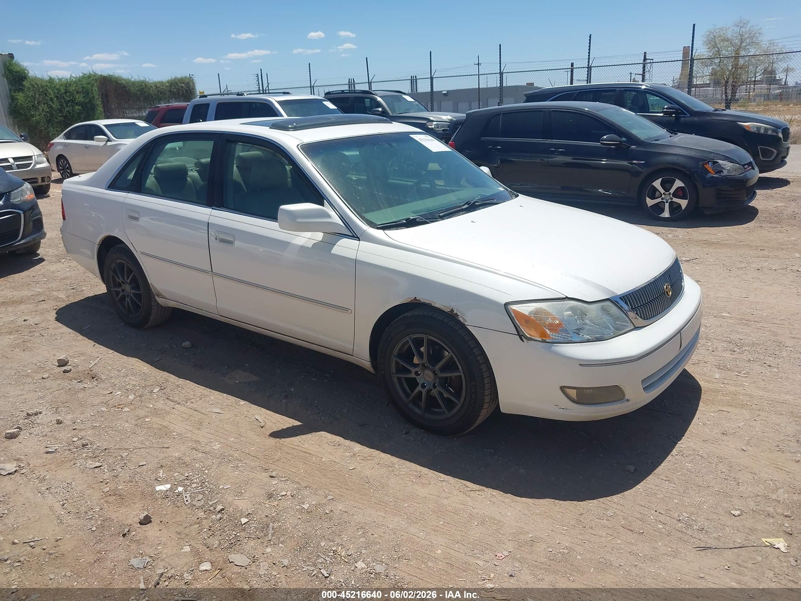2001 Toyota Avalon XLS, VIN 4T1BF28B51U121525 — Normal wear