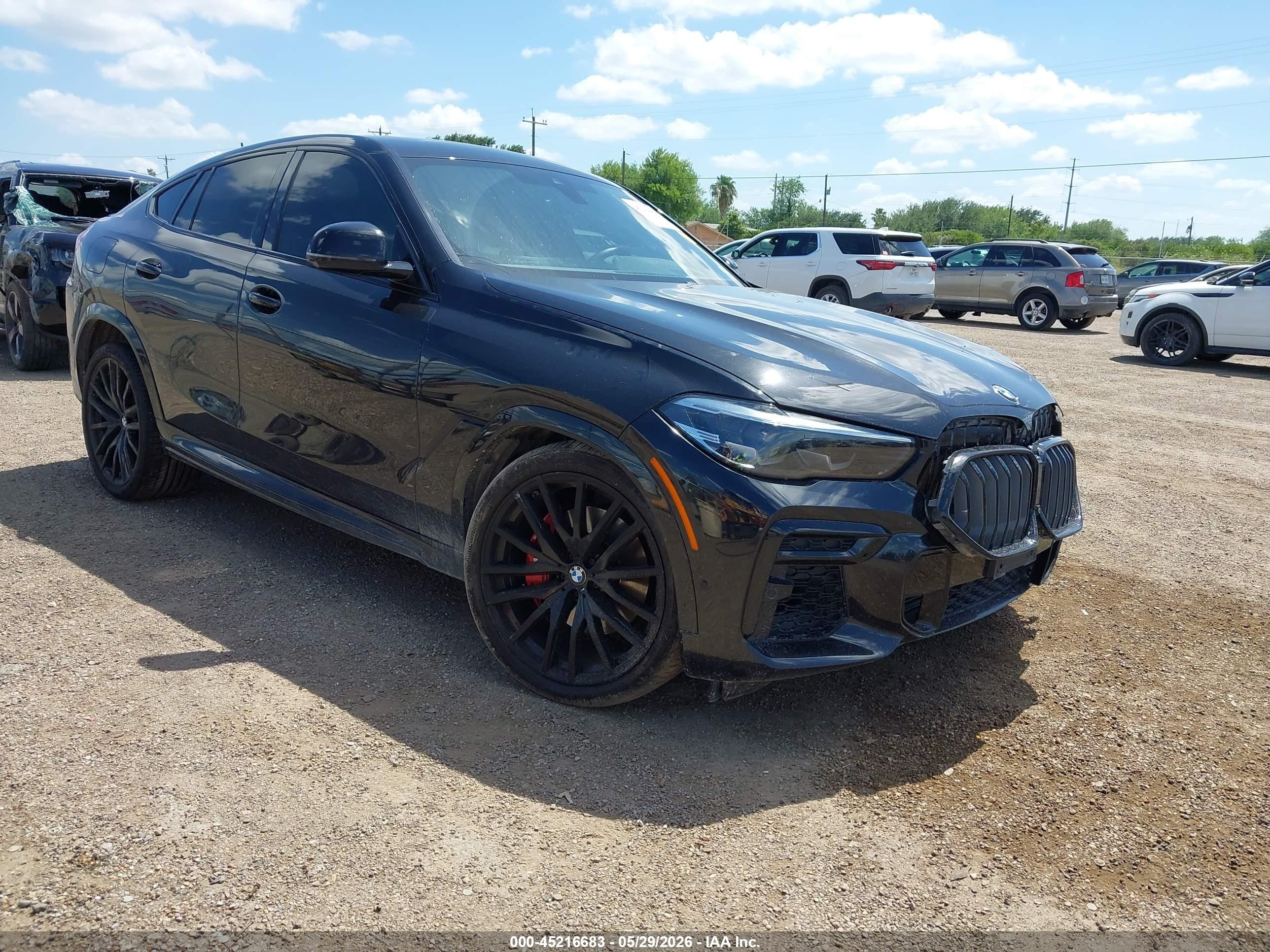 2022 BMW X6 xDrive40i, VIN 5UXCY6C02N9M28402 — Front end