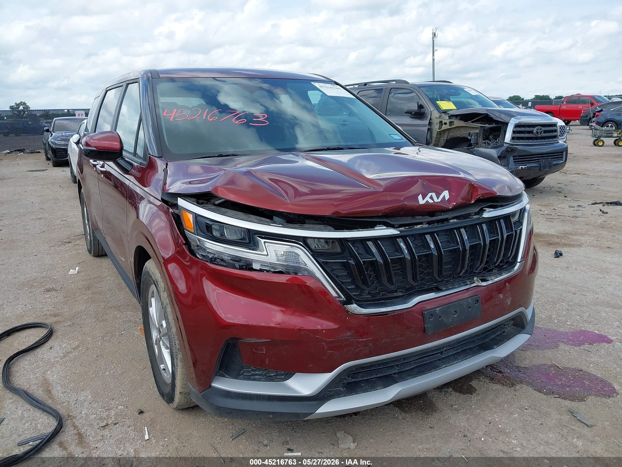 2023 Kia Carnival LX, VIN KNDNB4H38P6237378 — Front end