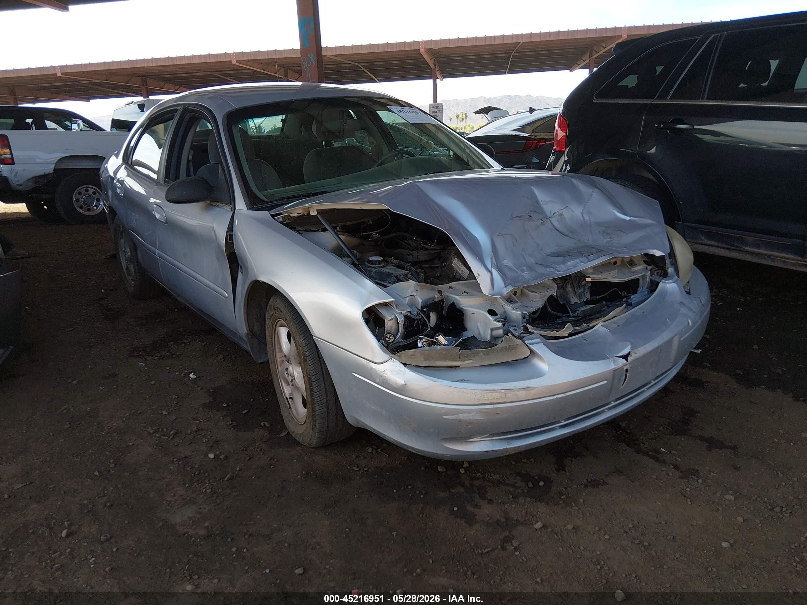 2000 Ford Taurus SES, VIN 1FAFP55S6YA140160 — Front end