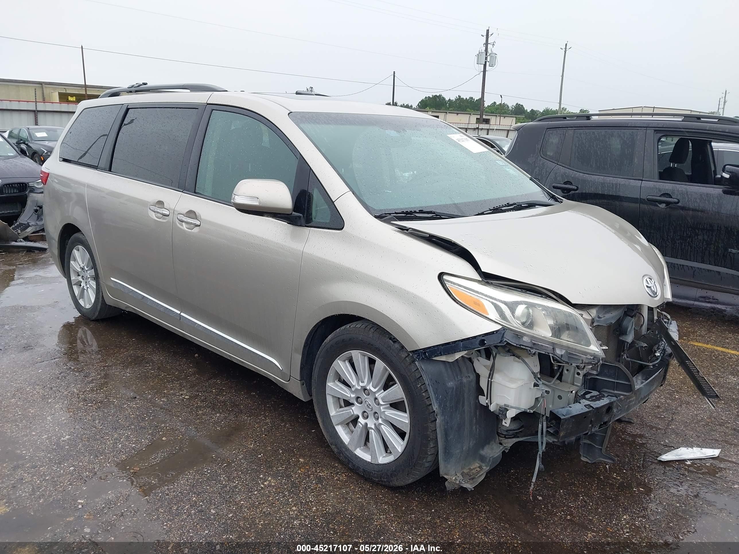 2017 Toyota Sienna XLE Premium, VIN 5TDYZ3DC6HS770145 — Front end