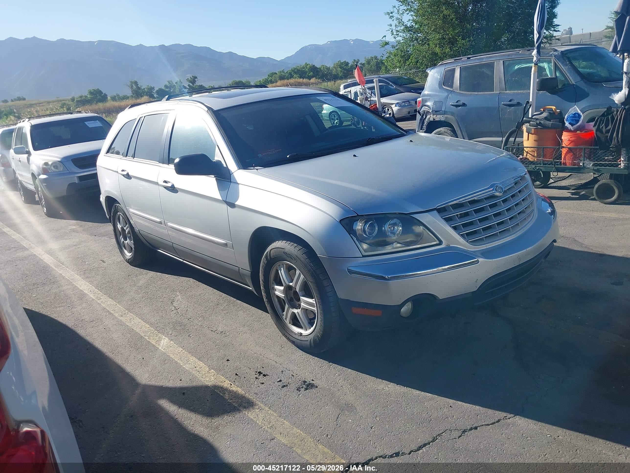 2004 Chrysler Pacifica, VIN 2C8GF68434R175098 — Normal wear
