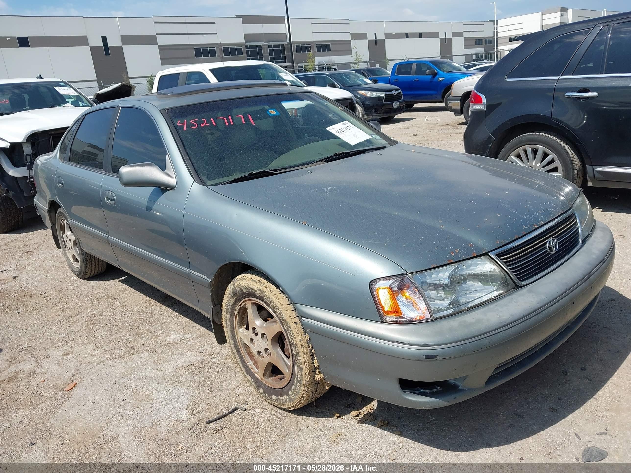 1998 Toyota Avalon XL, VIN 4T1BF18B4WU276956 — Normal wear