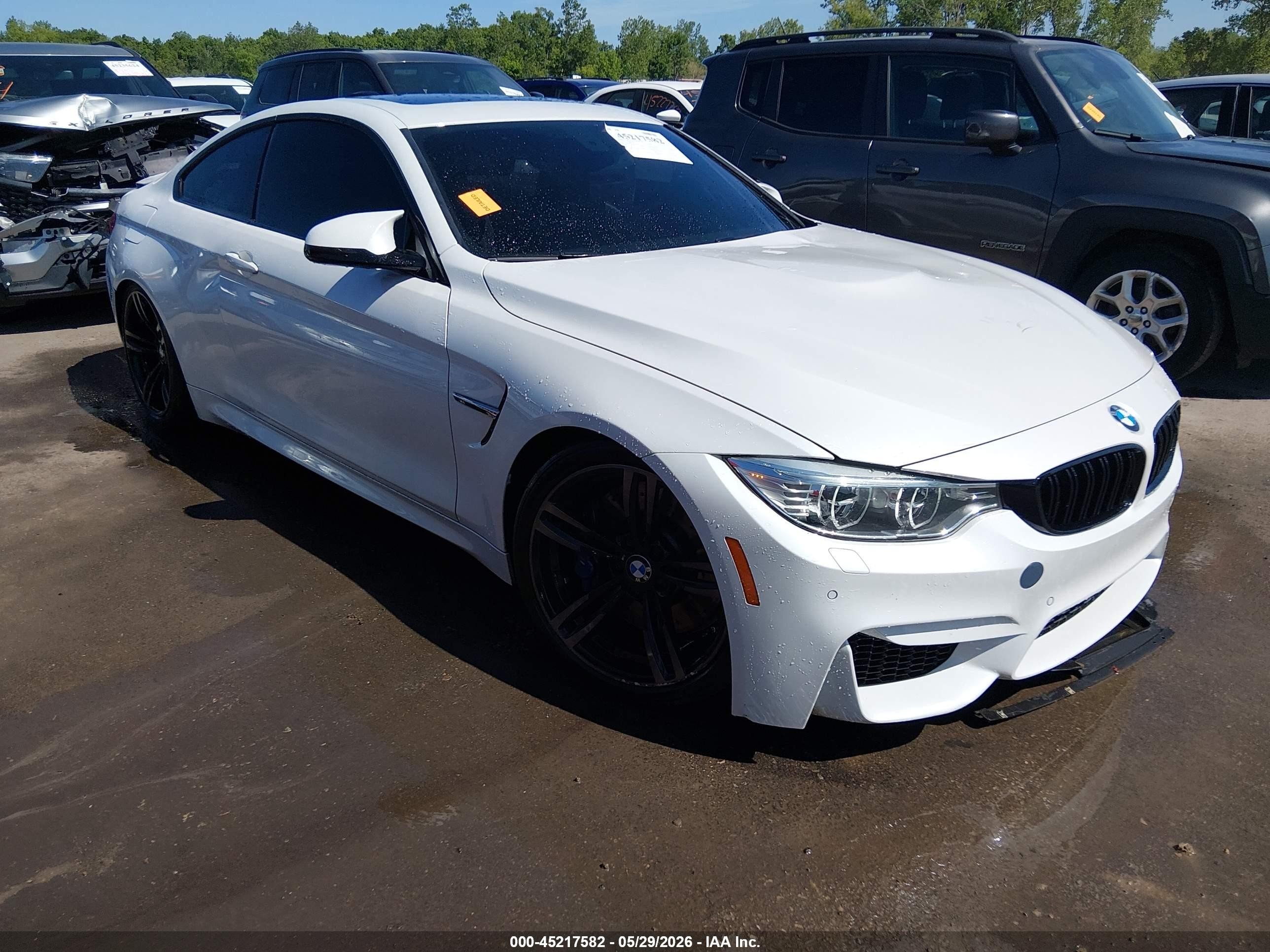 2015 BMW M4, VIN WBS3R9C54FK331216 — Бок