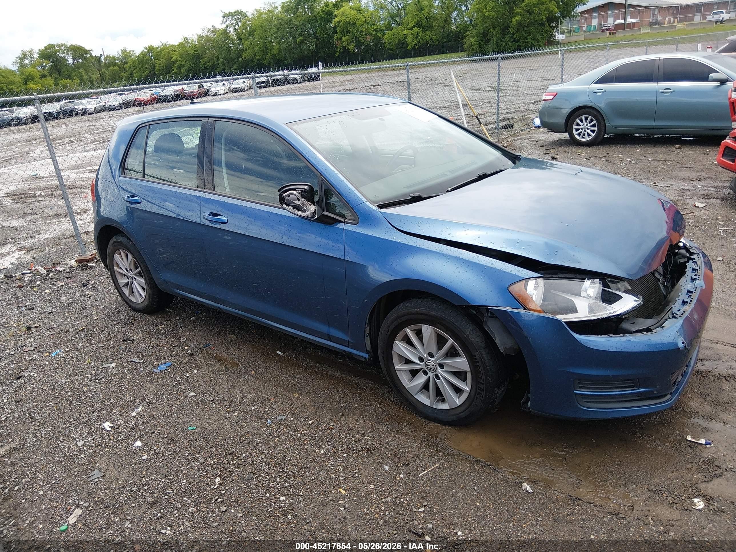 2017 Volkswagen Golf S, VIN 3VW117AU7HM072086 — Front end