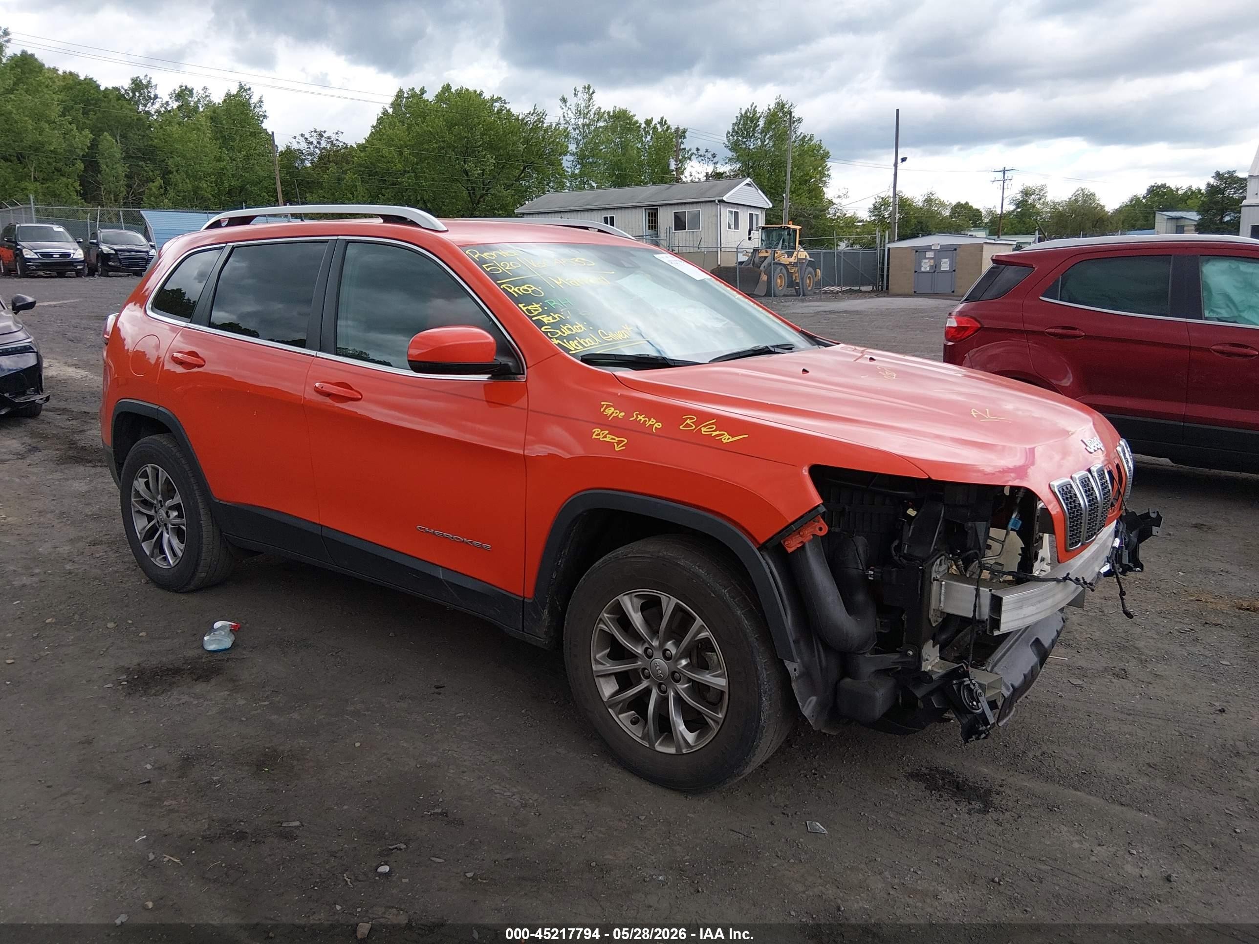 2021 Jeep Cherokee Latitude Lux, VIN 1C4PJMMX7MD153502 — Front end