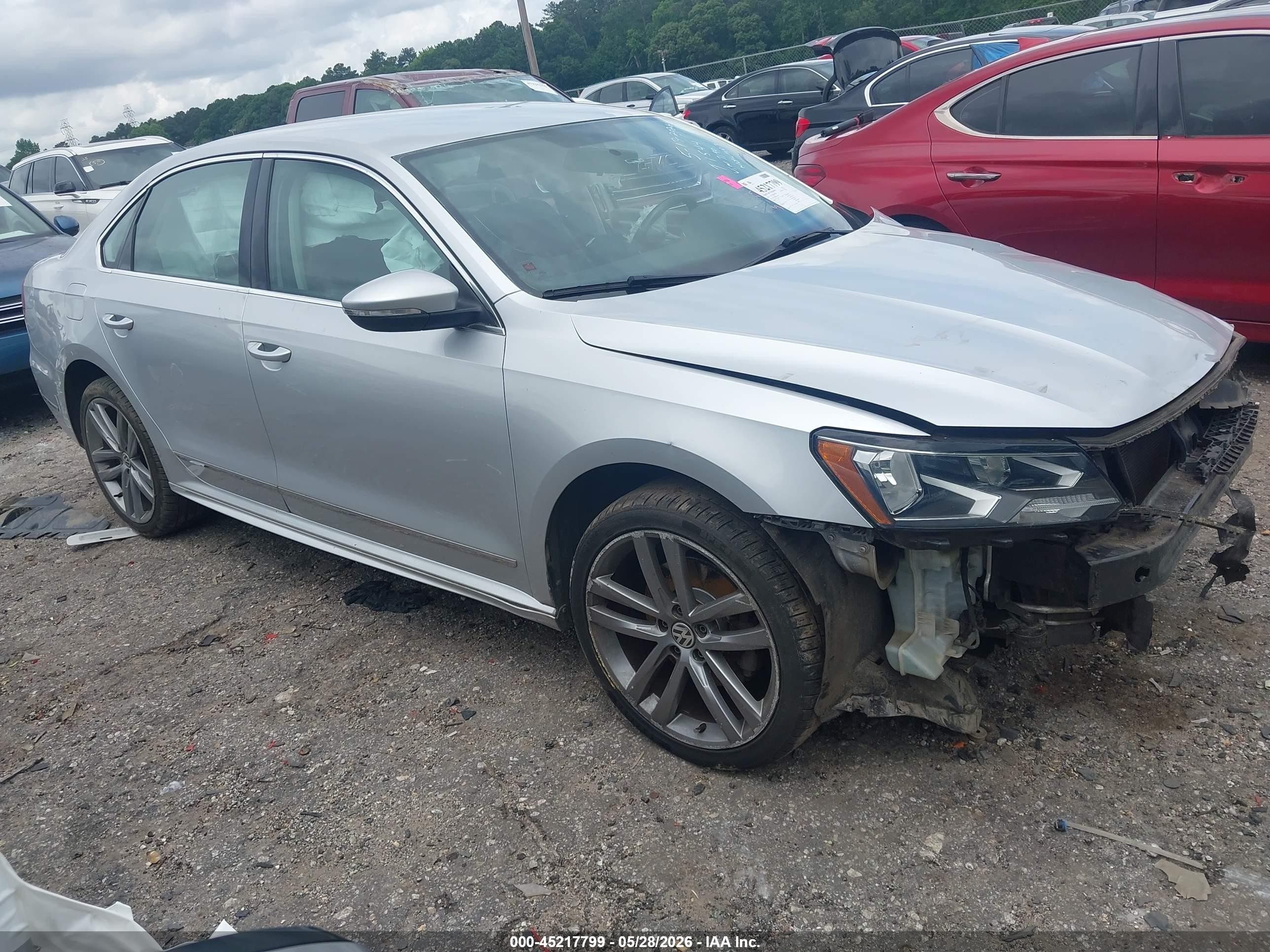 2016 Volkswagen Passat S, VIN 1VWAT7A38GC067190 — Бок