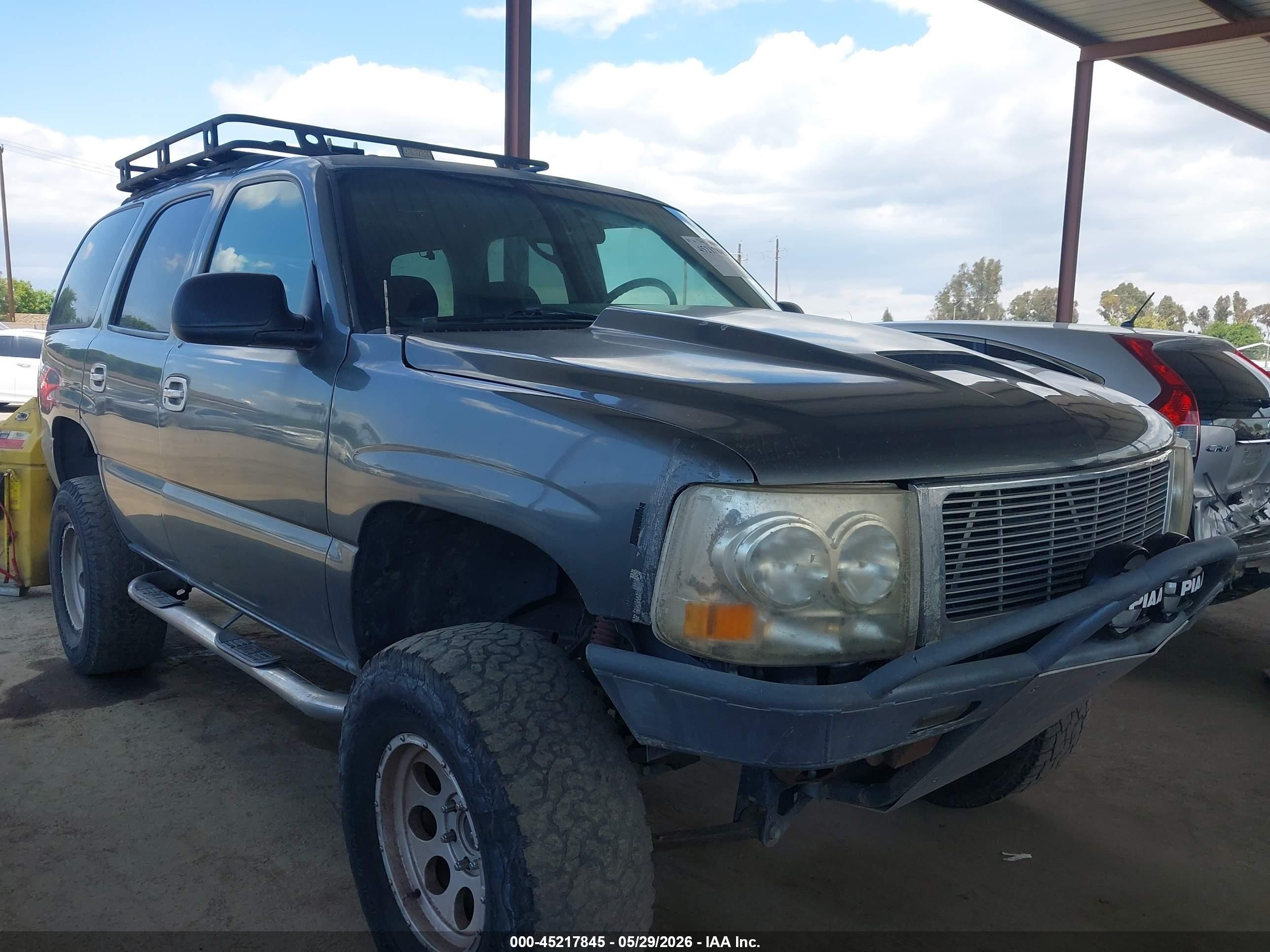 2001 Chevrolet Tahoe LS, VIN 1GNEK13T81J299350 — Rear end