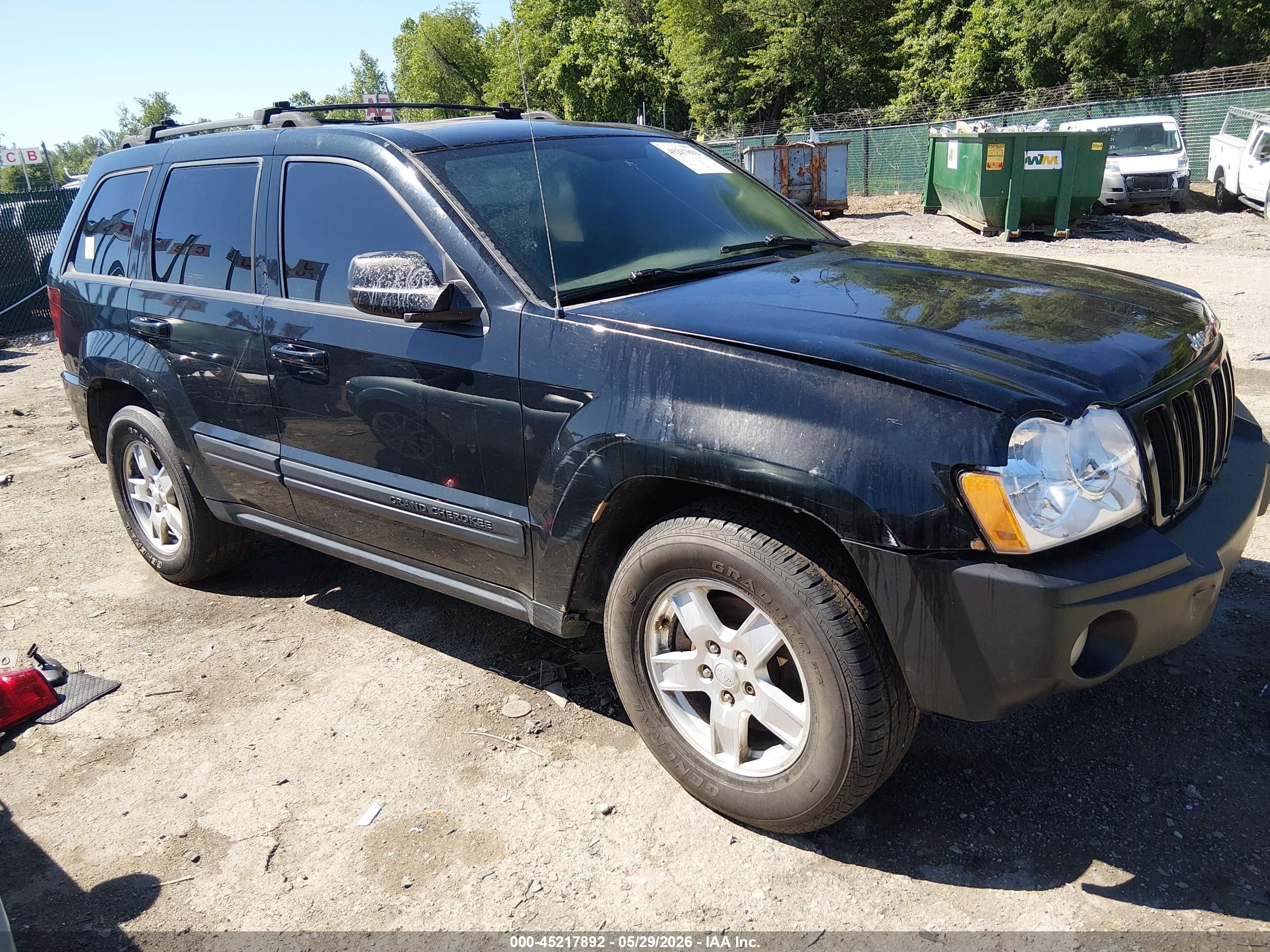 2006 Jeep Grand Cherokee Laredo, VIN 1J4GR48K16C261415 — Undercarriage