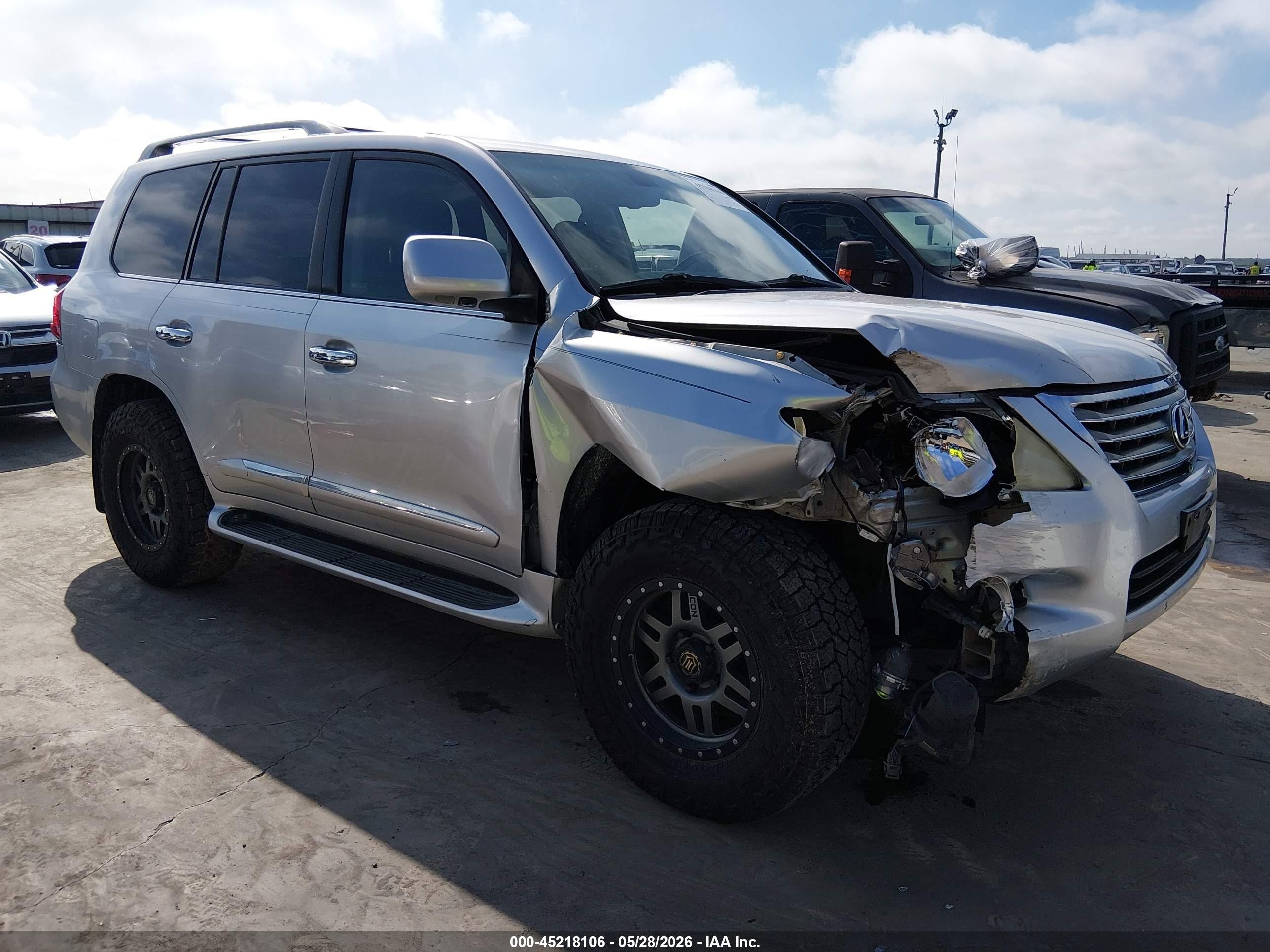 2011 Lexus LX 570, VIN JTJHY7AX3B4075171 — Front end