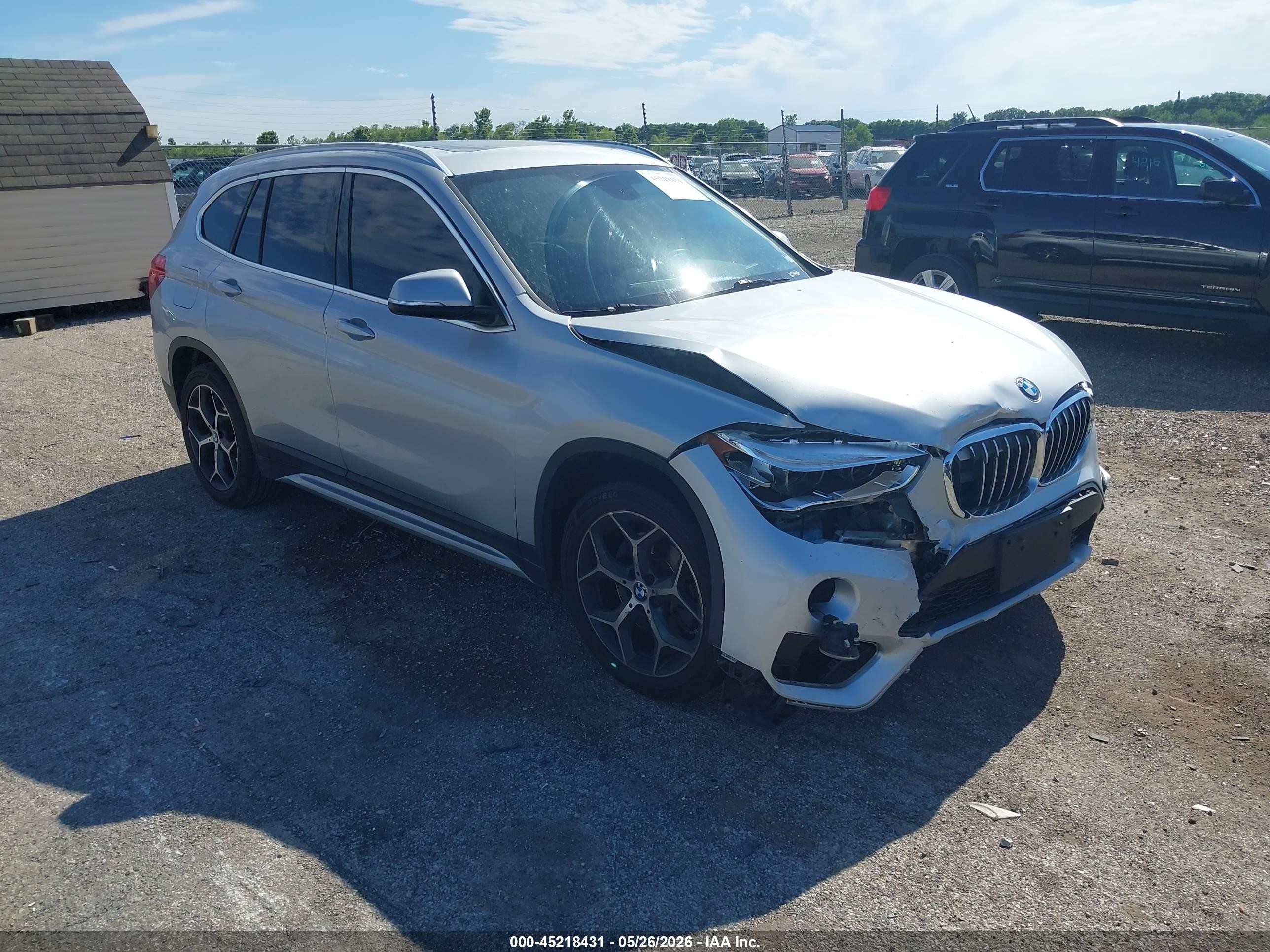 2018 BMW X1 sDrive28i, VIN WBXHU7C33J3F04540 — Front end