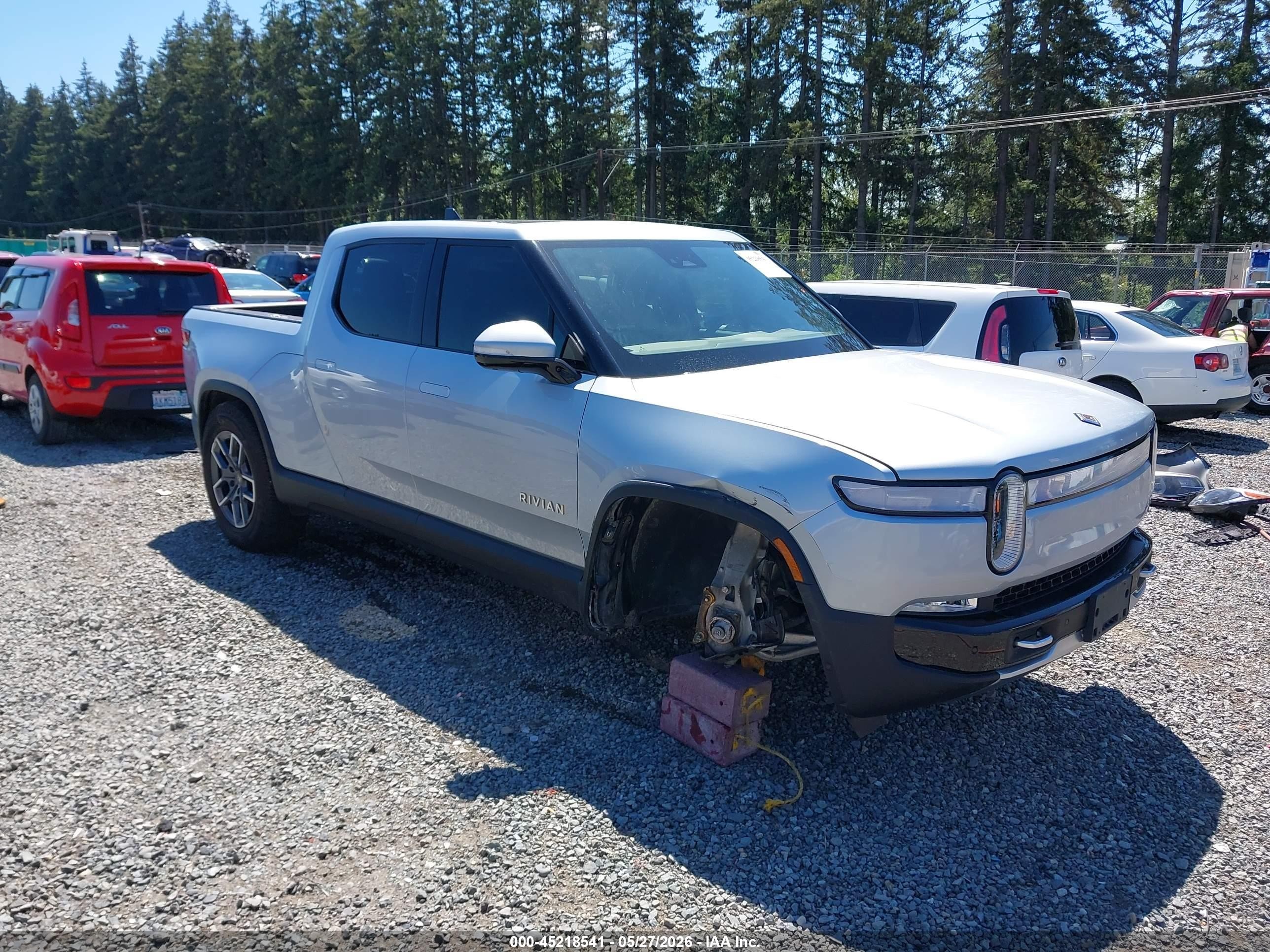 2023 Rivian R1T Adventure, VIN 7FCTGAAA7PN019478 — Front end