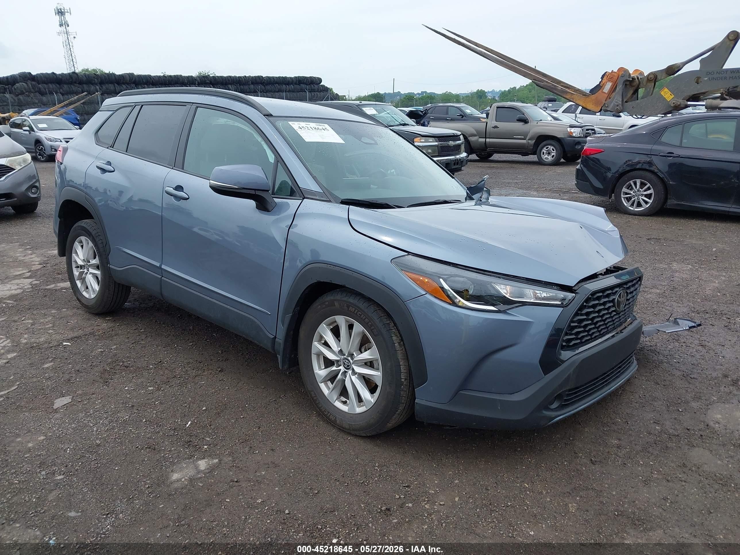 2024 Toyota Corolla Cross LE, VIN 7MUCAABG8RV098740 — Front end