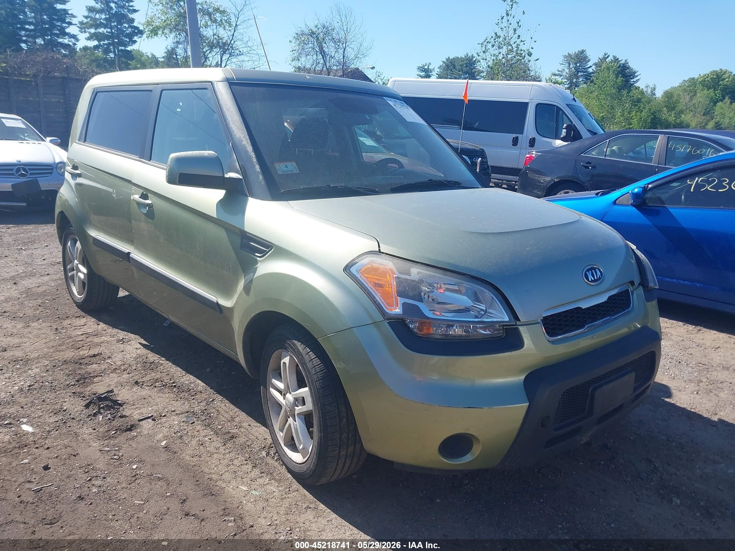 2011 Kia Soul Sport, VIN KNDJT2A26B7225895 — Front end