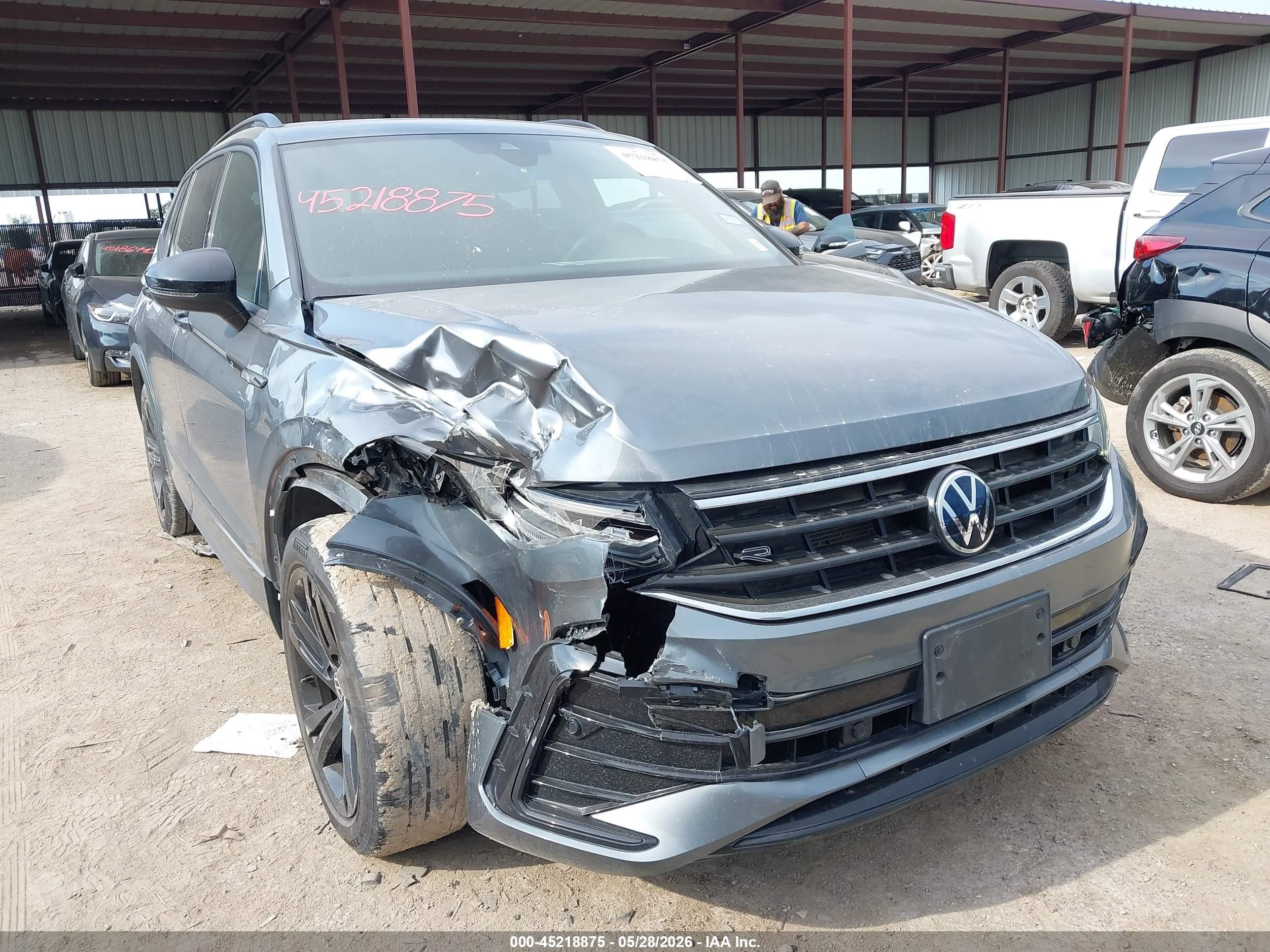 2023 Volkswagen Tiguan SE R-Line Black, VIN 3VVCB7AX0PM070201 — Front end
