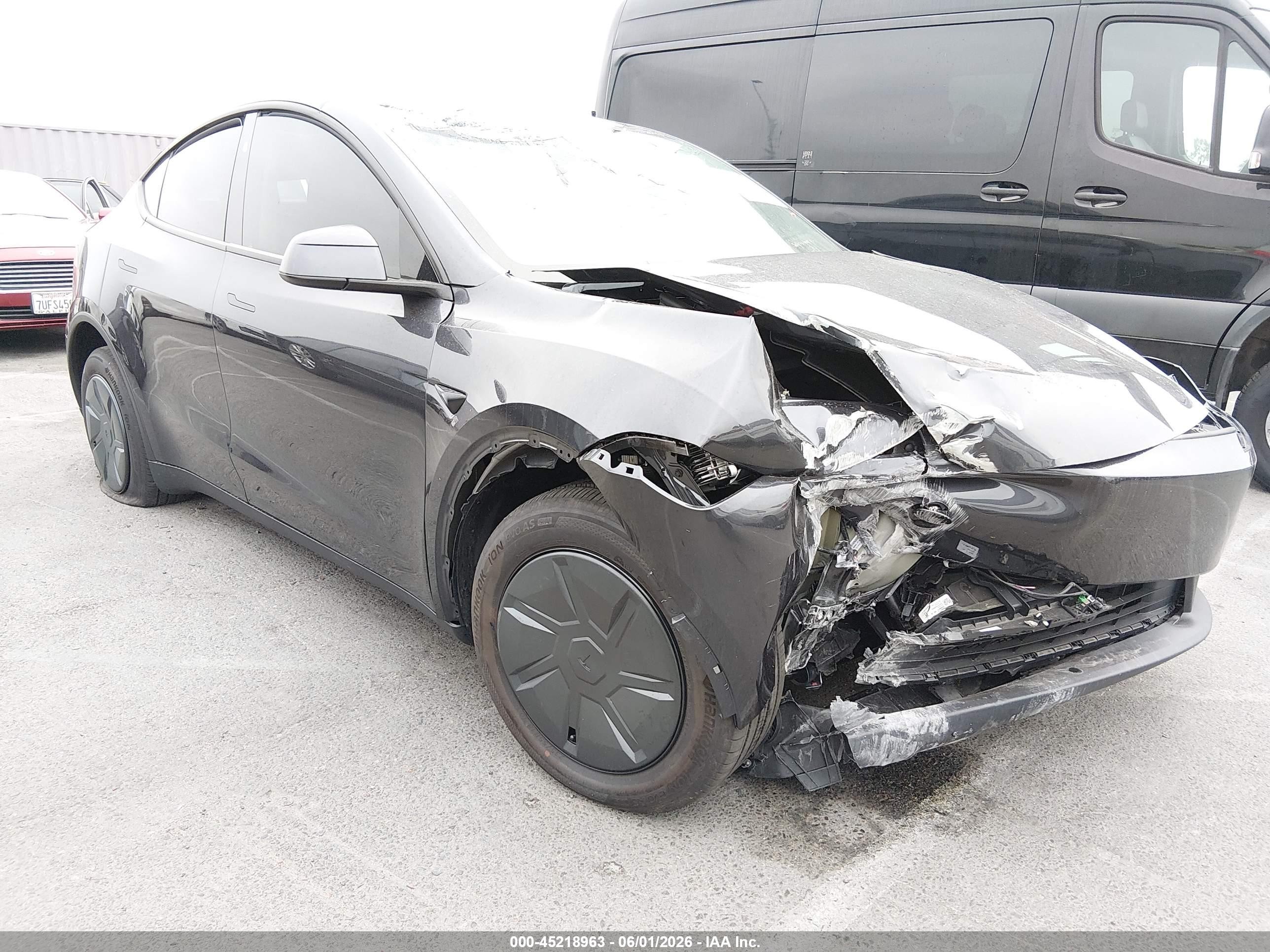 2026 Tesla Model Y Long Range, VIN 7SAYGDED8TA602409 — Roof