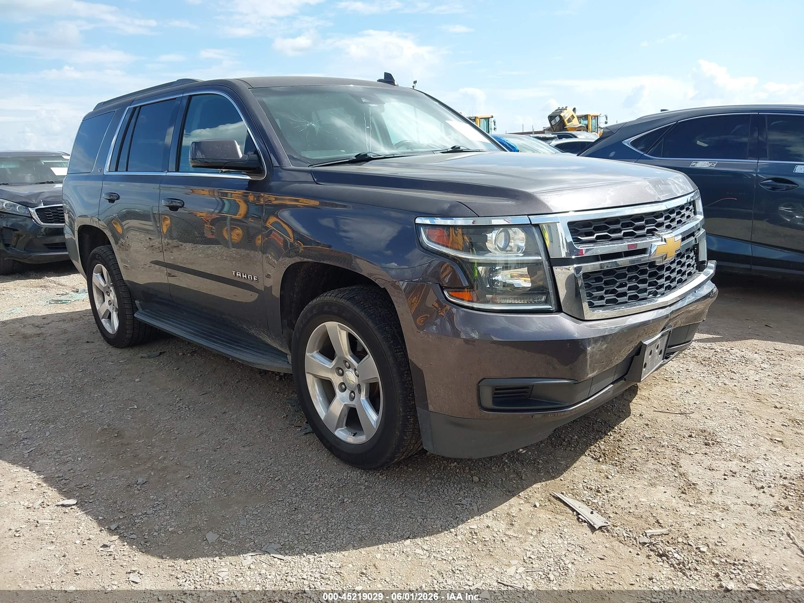 2016 Chevrolet Tahoe LT, VIN 1GNSCBKCXGR188963 — Перед