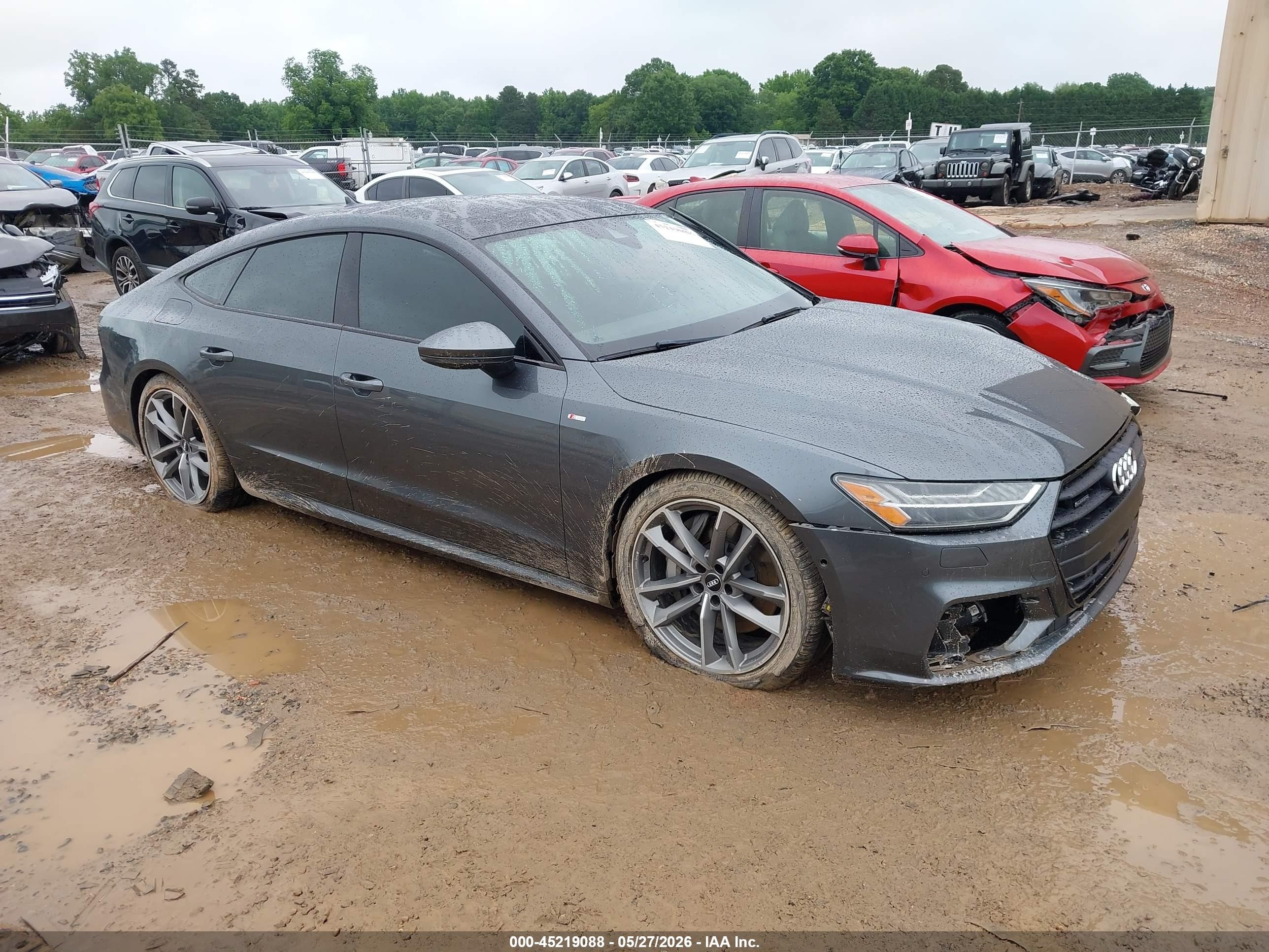 2020 Audi A7 Premium Plus, VIN WAUU2AF23LN007605 — Перед