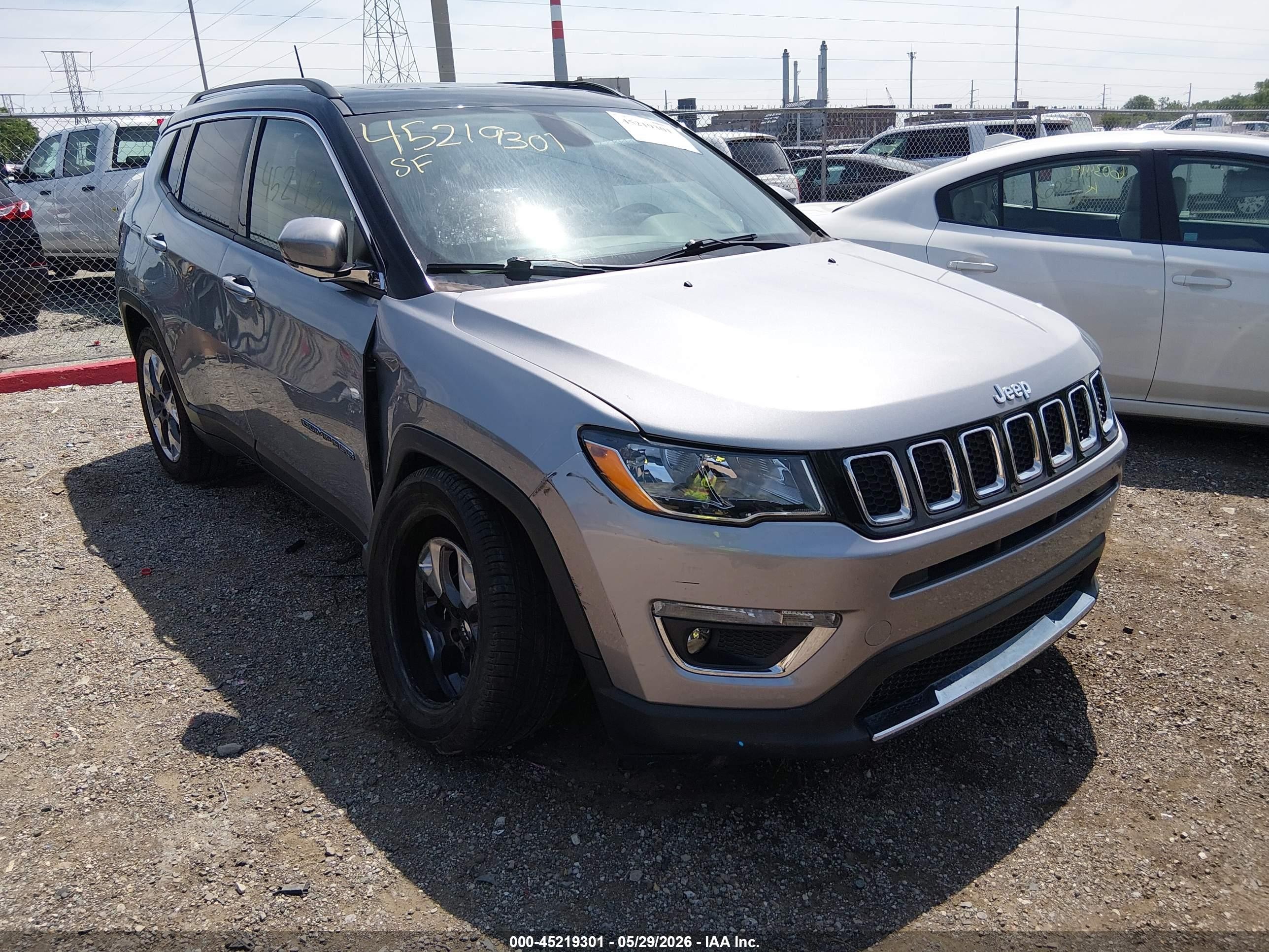 2018 Jeep Compass Limited, VIN 3C4NJDCB0JT246042 — Side