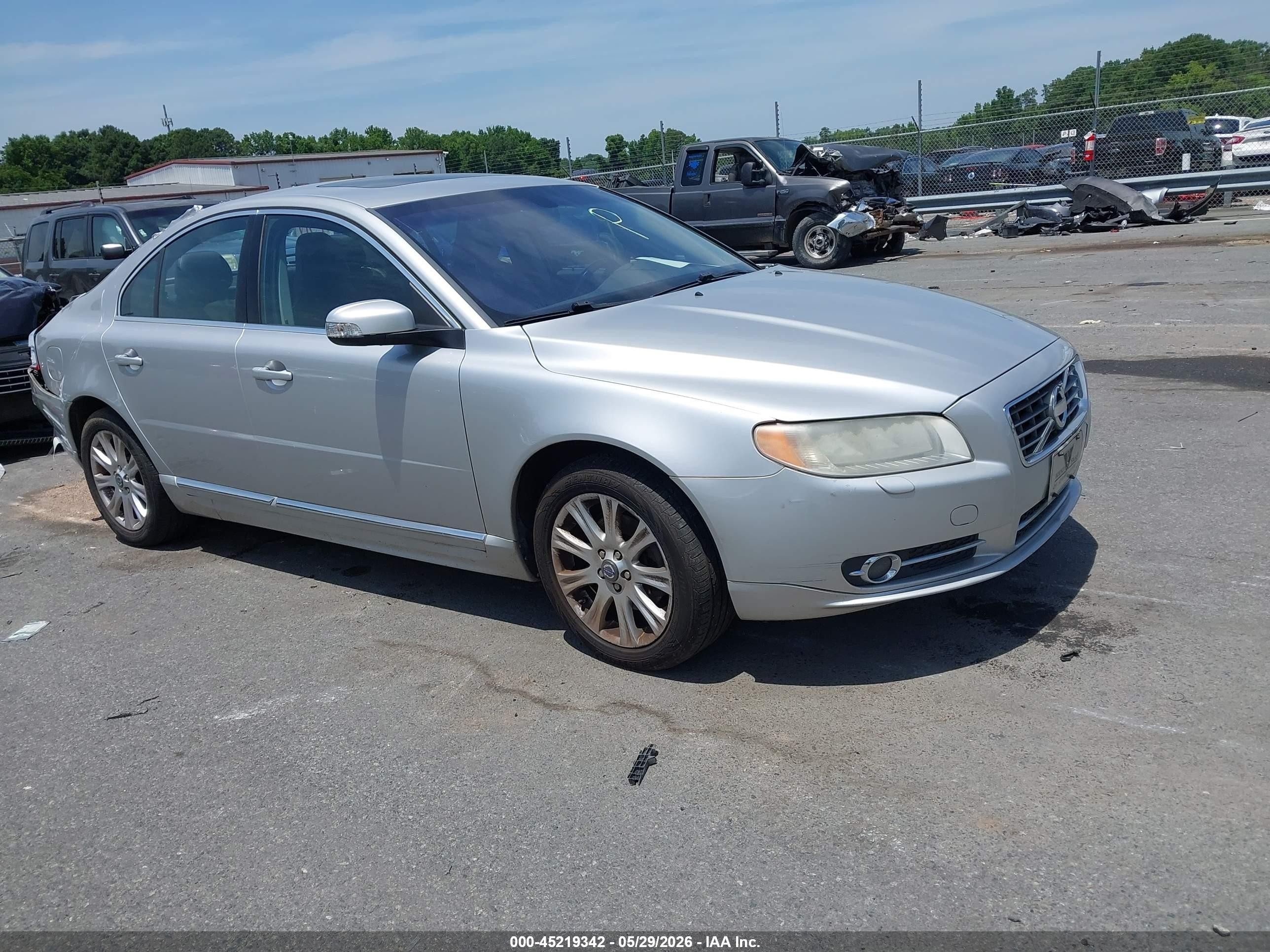 2010 Volvo S80 I6, VIN YV1960AS0A1126001 — Rear end