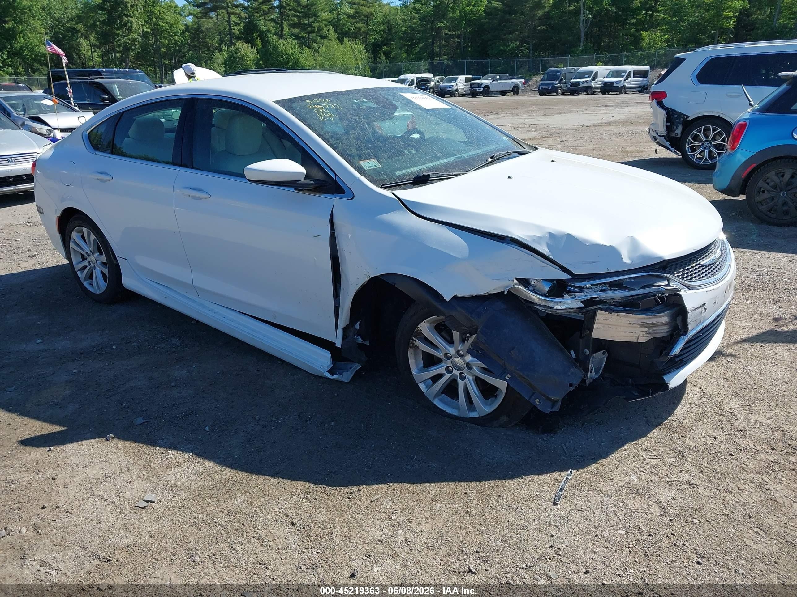 2017 Chrysler 200 Limited Platinum, VIN 1C3CCCAB3HN502915 — Бок