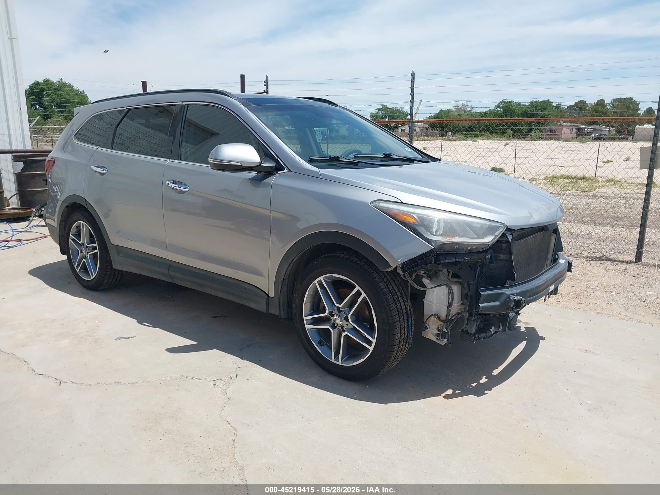 2017 Hyundai Santa Fe SE Ultimate, VIN KM8SR4HFXHU210197 — Front end