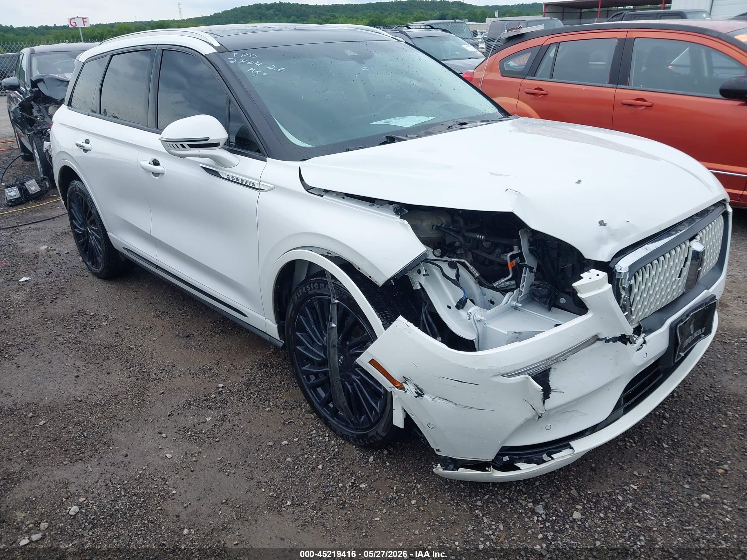 2021 Lincoln Corsair Reserve, VIN 5LMCJ2D9XMUL03583 — Front end