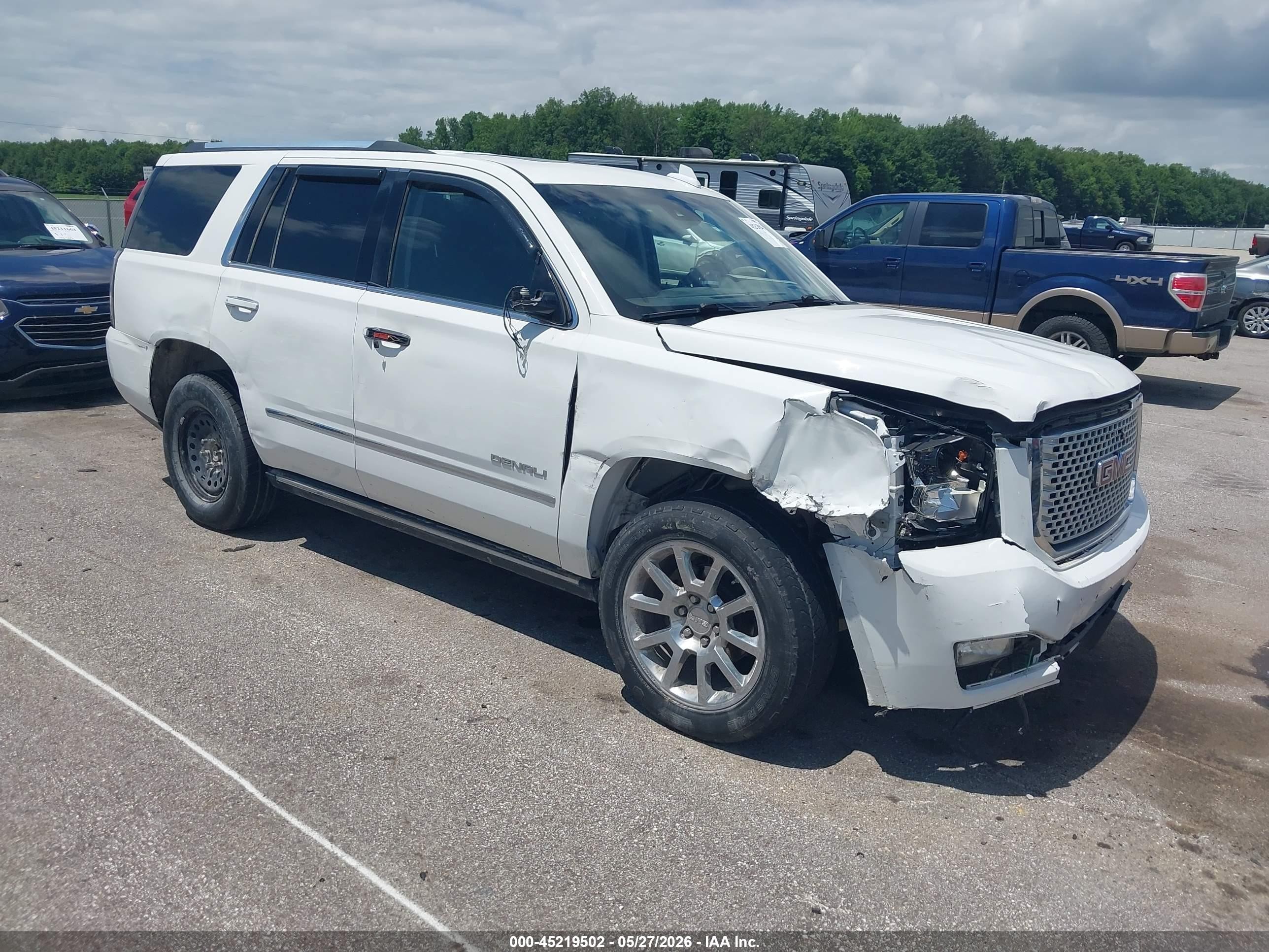 2015 GMC Yukon Denali, VIN 1GKS2CKJ9FR546072 — Front end