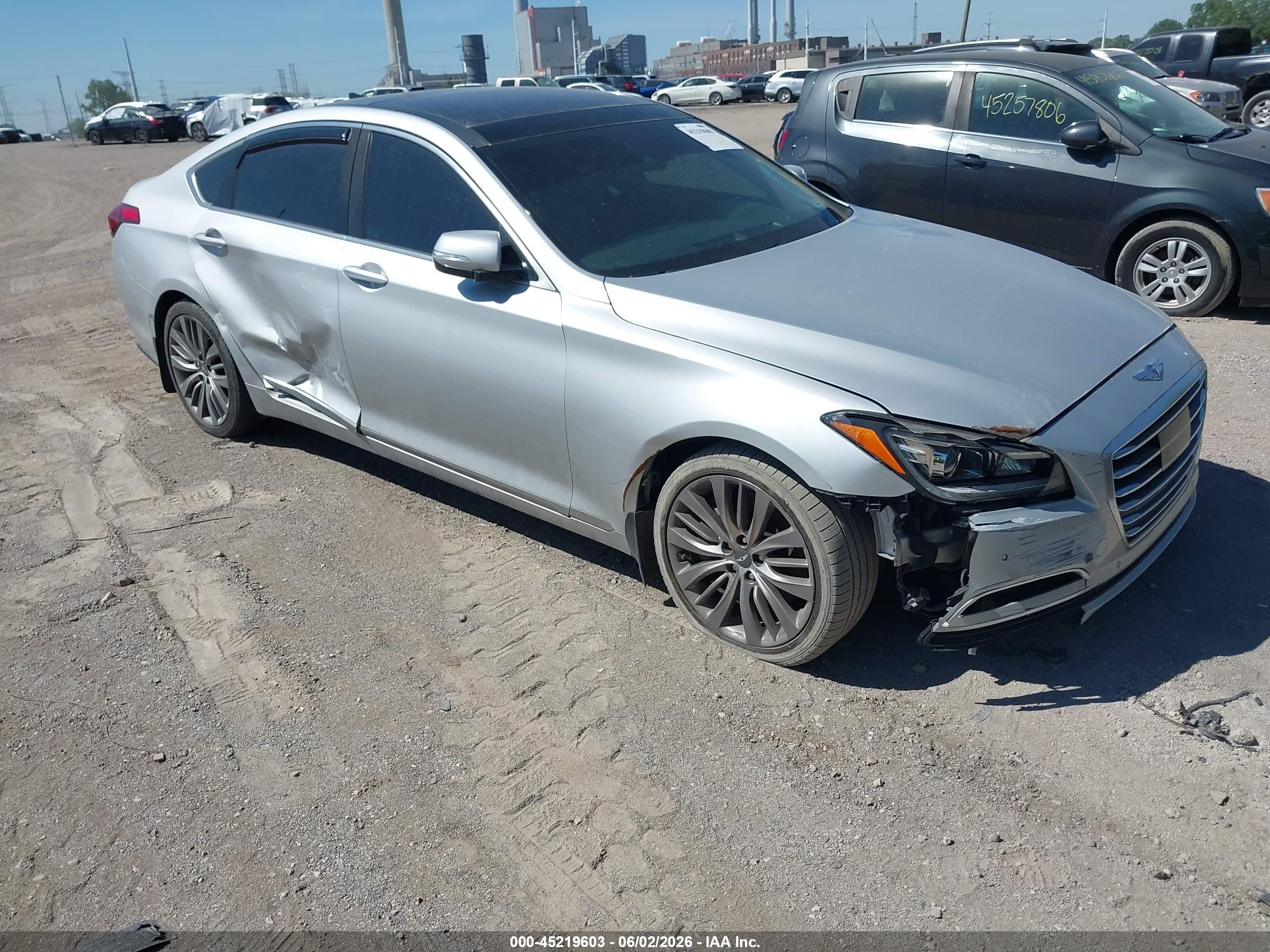 2015 Hyundai Genesis 5.0L, VIN KMHGN4JF1FU053040 — Бок