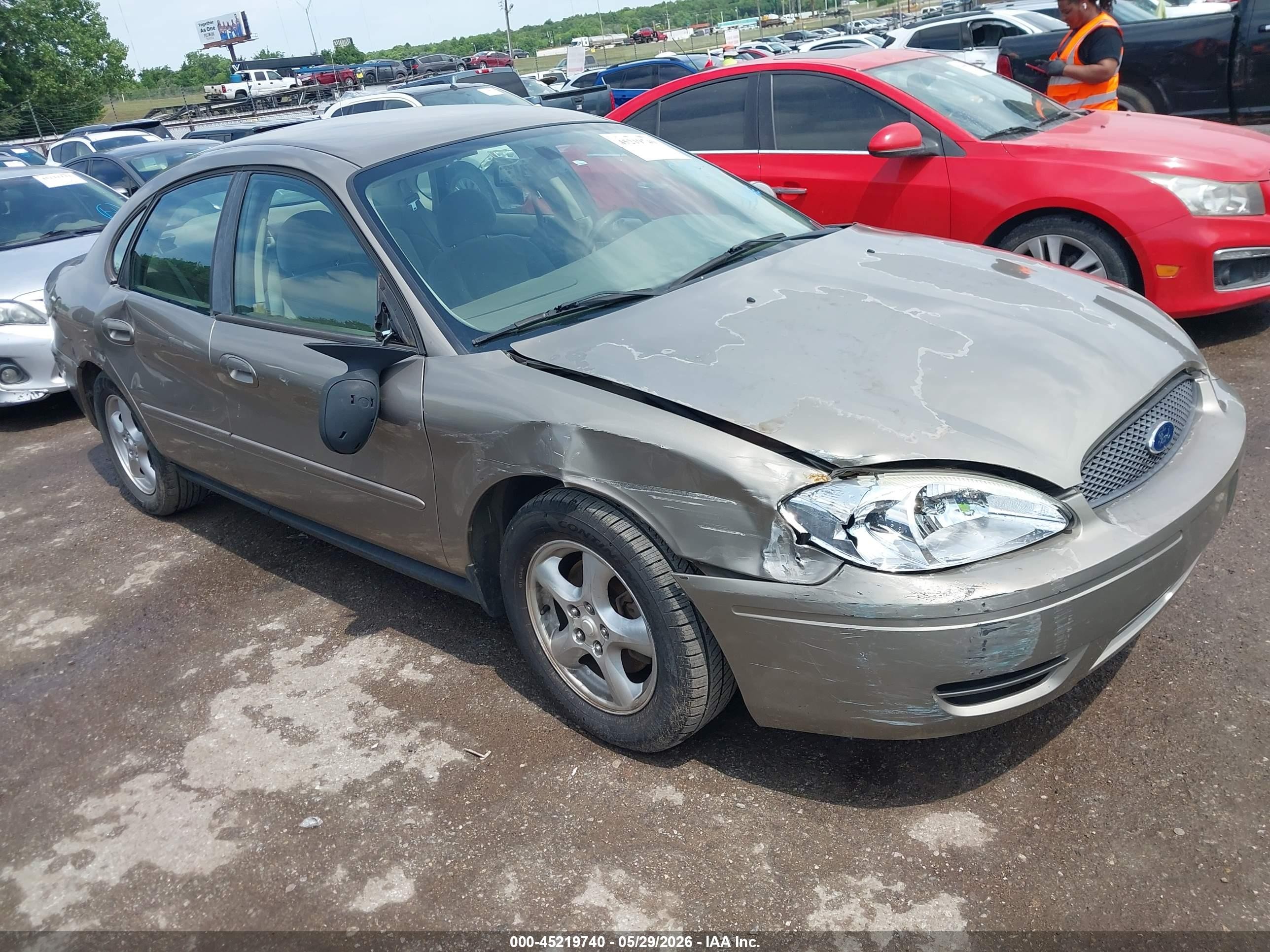 2004 Ford Taurus SE, VIN 1FAFP53U14G133340 — Side