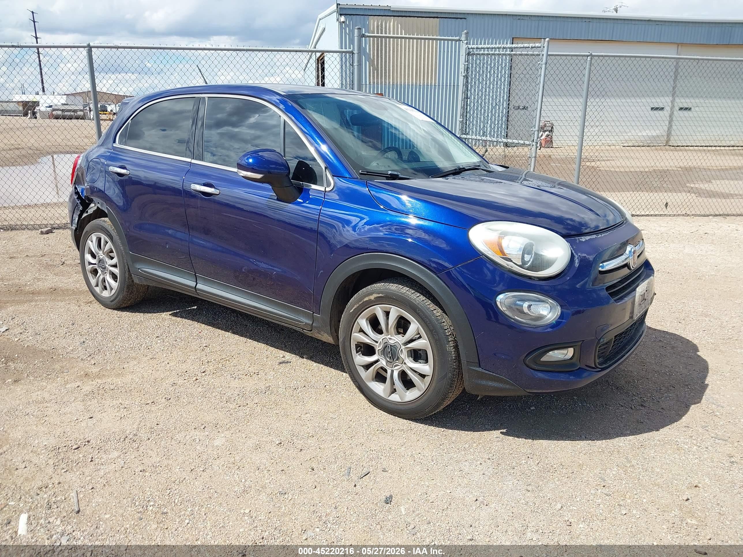2016 FIAT 500X Lounge, VIN ZFBCFXDT3GP347836 — Бок