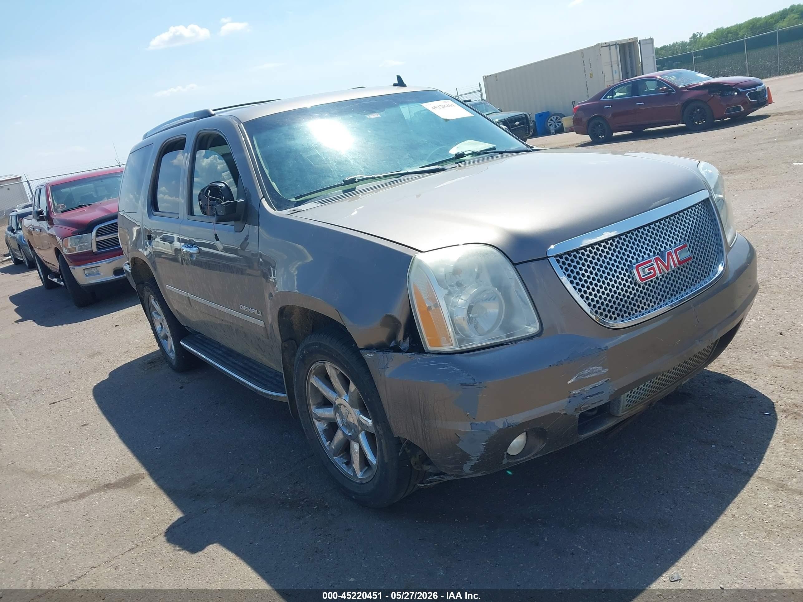 2012 GMC Yukon Denali, VIN 1GKS2EEF4CR144250 — Front end