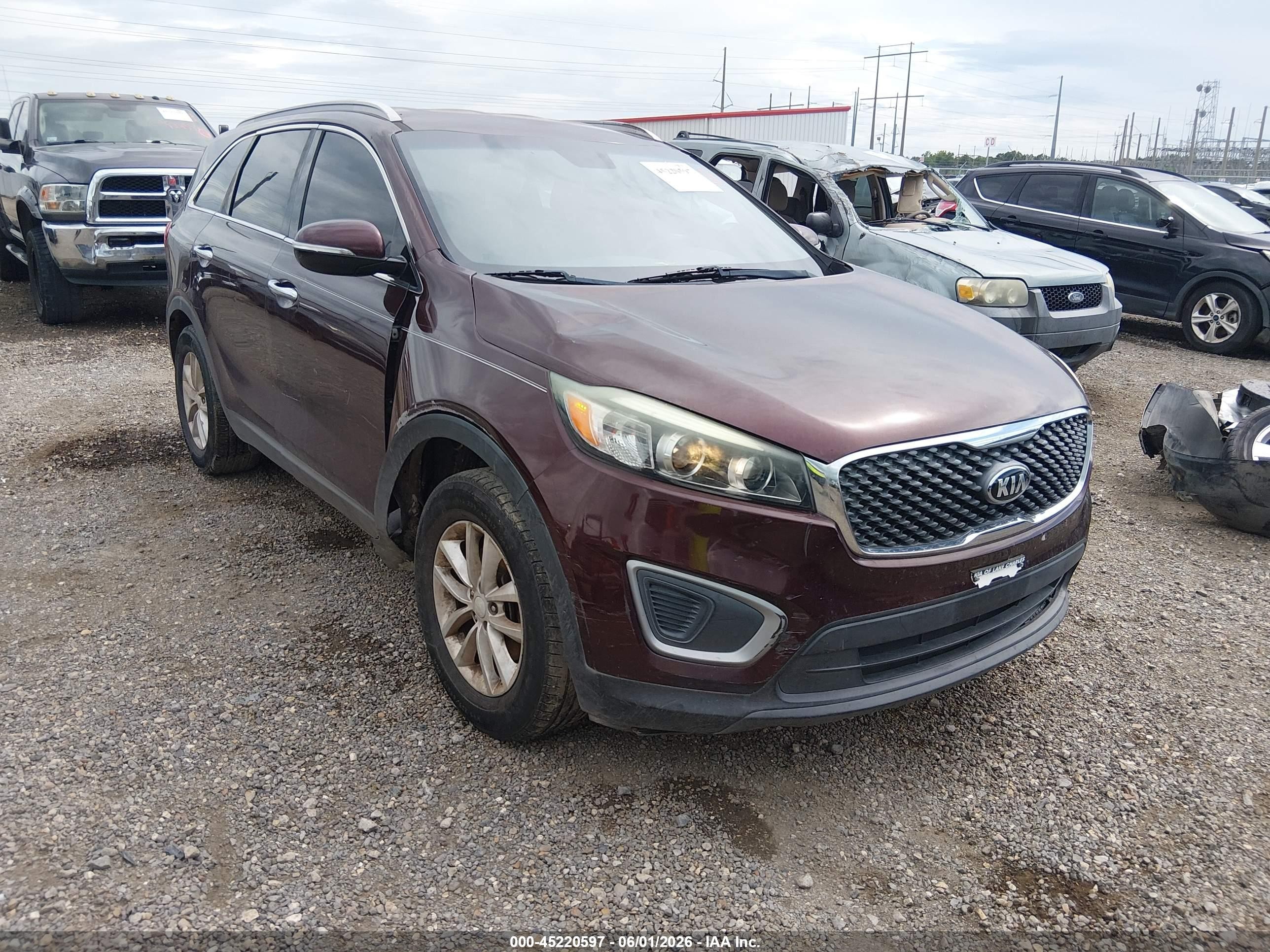2018 Kia Sorento LX, VIN 5XYPG4A39JG376511 — Side