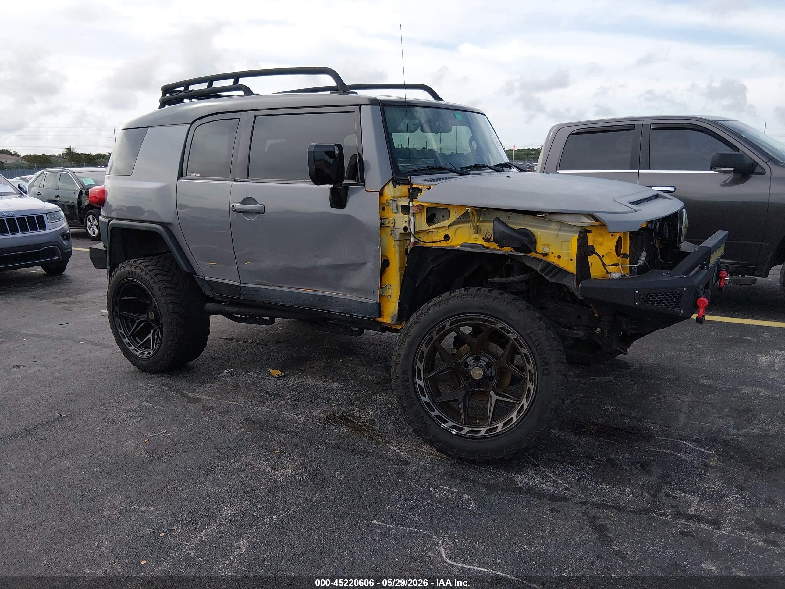 2008 Toyota FJ Cruiser, VIN JTEBU11F98K002539 — Side