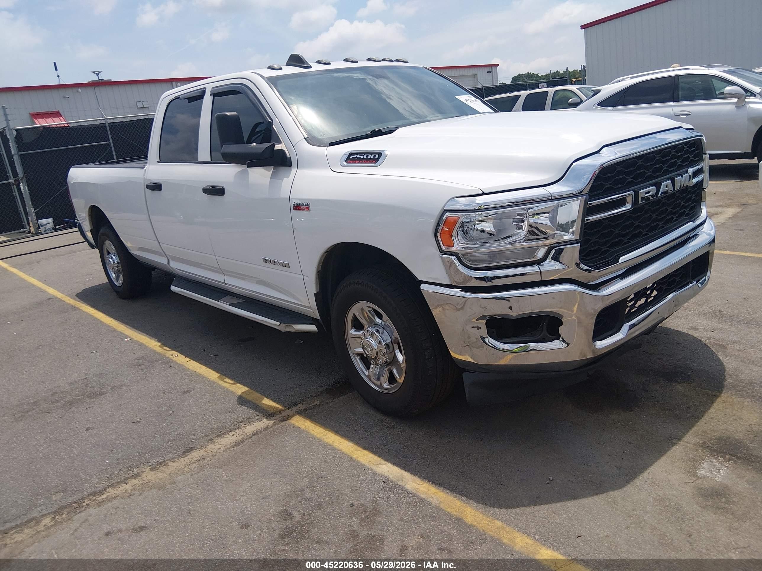 2019 Ram 2500 Tradesman, VIN 3C6UR4HJ3KG666254 — Front end