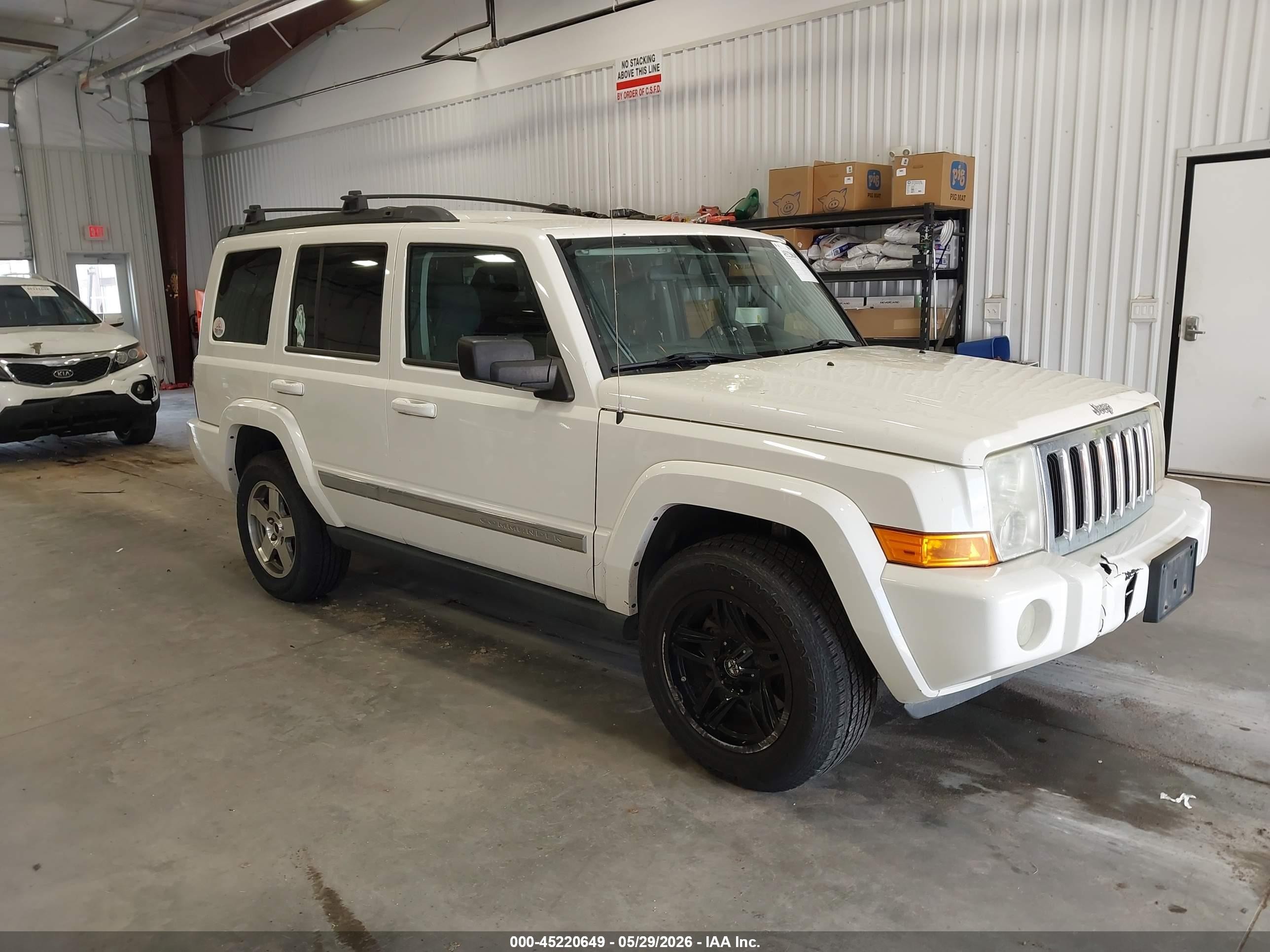 2010 Jeep Commander Sport, VIN 1J4RG4GK5AC127693 — Front end