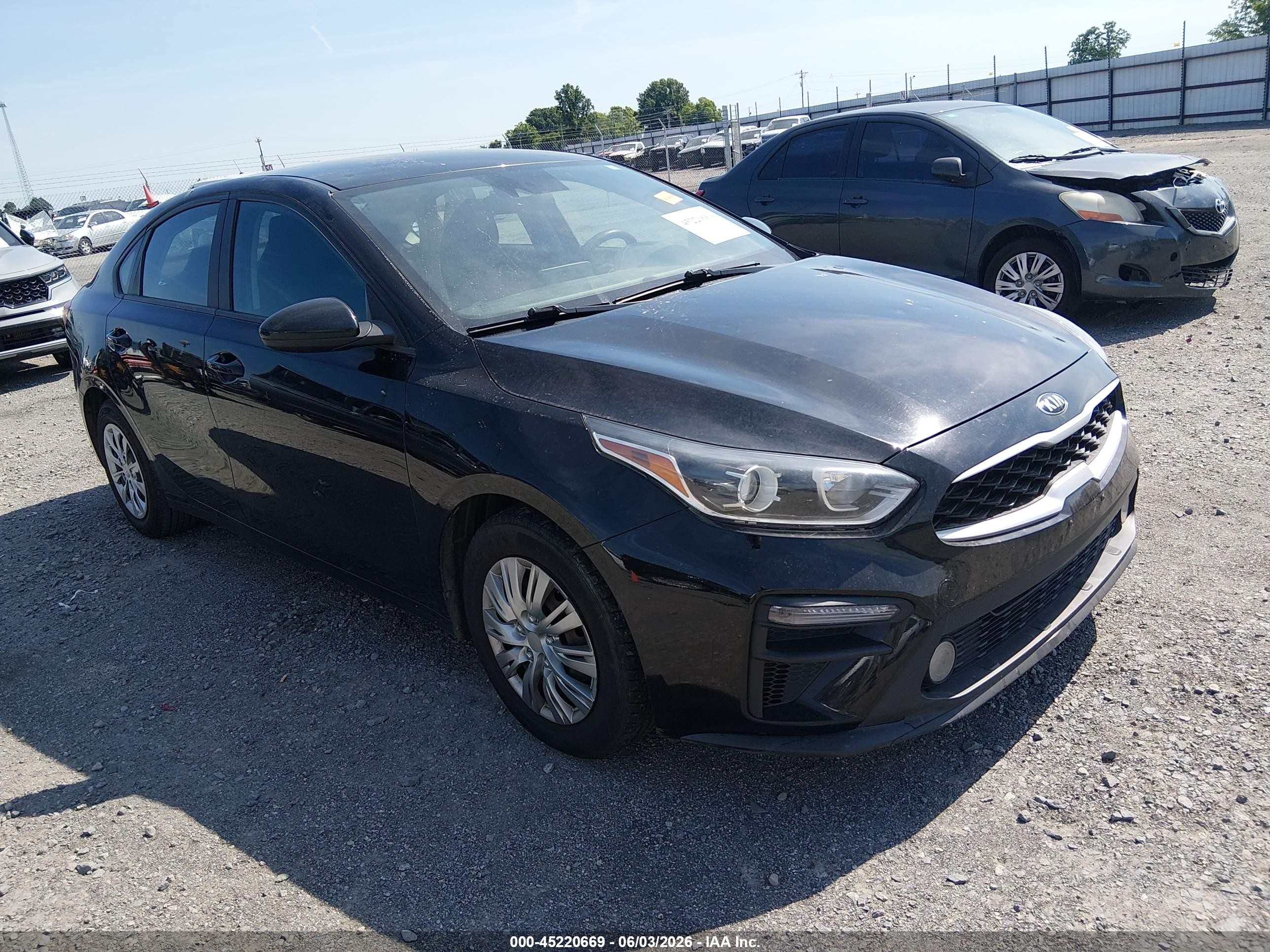 2021 Kia Forte LXS, VIN 3KPF24AD9ME368512 — Rear end