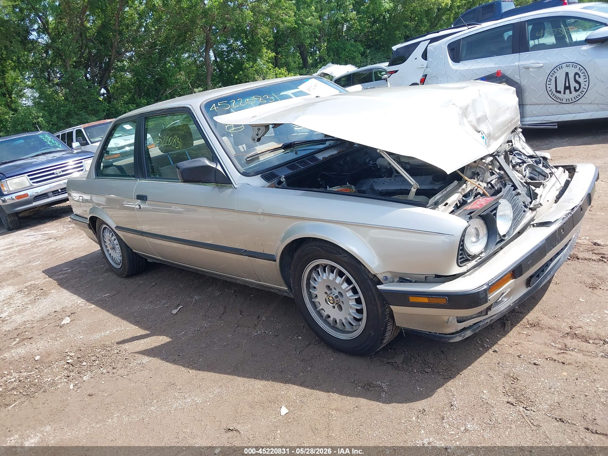 1989 BMW 3 Series 325is, VIN WBAAA2300K4257113 — Перед