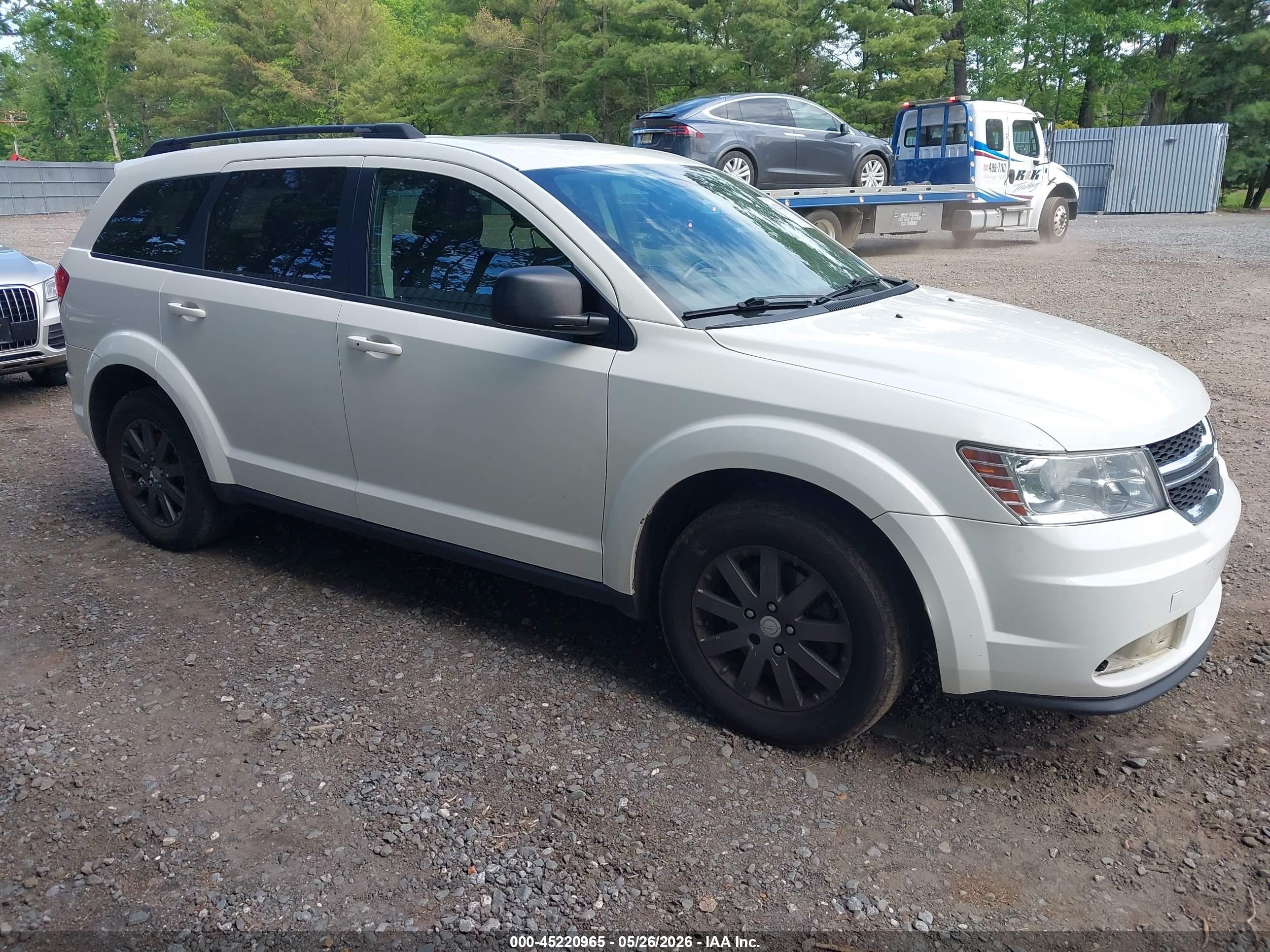 2017 Dodge Journey SE, VIN 3C4PDCAB0HT602660 — Бок