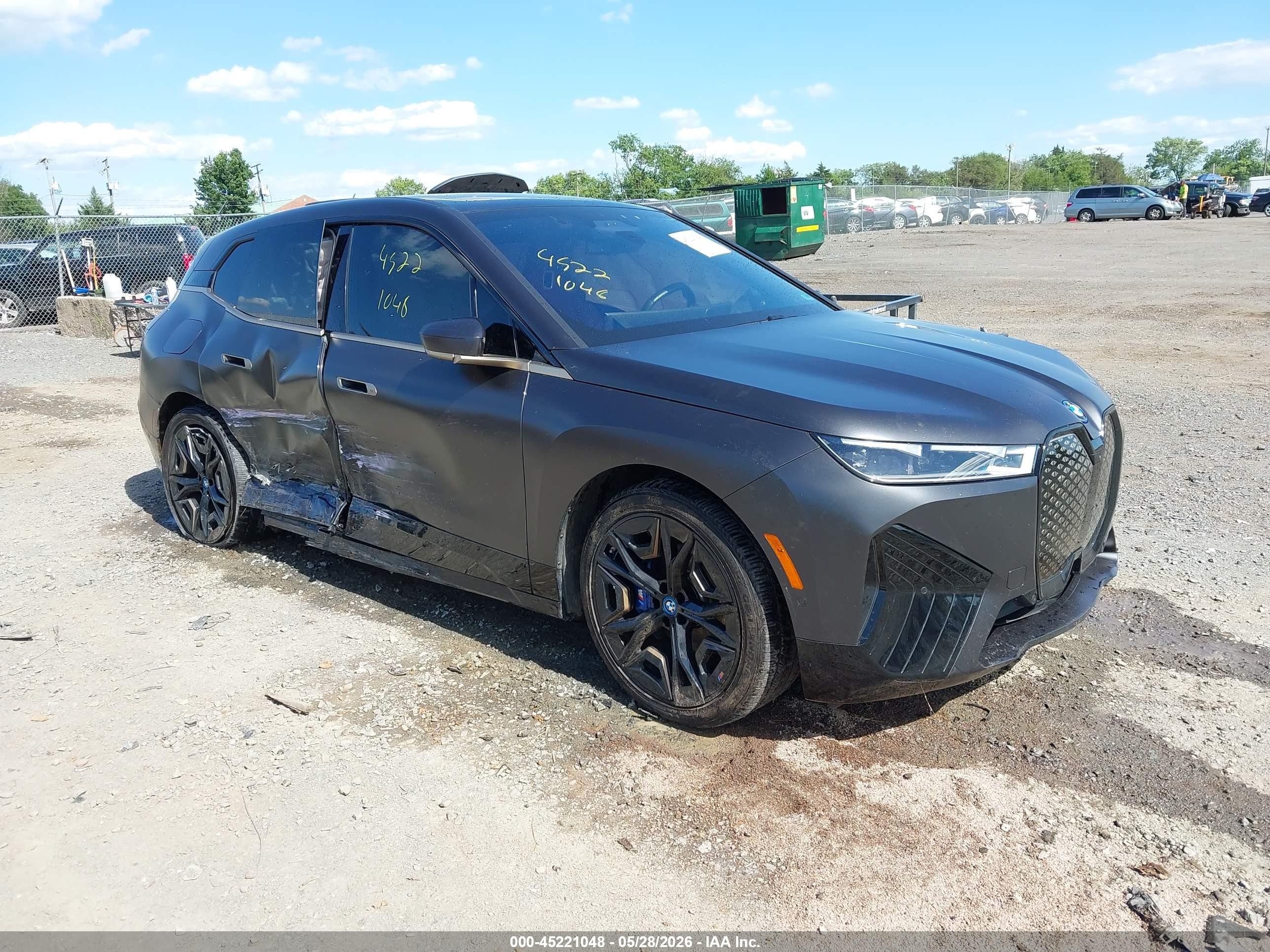 2024 BMW iX M60, VIN WB533CF00RCP23545 — Бок