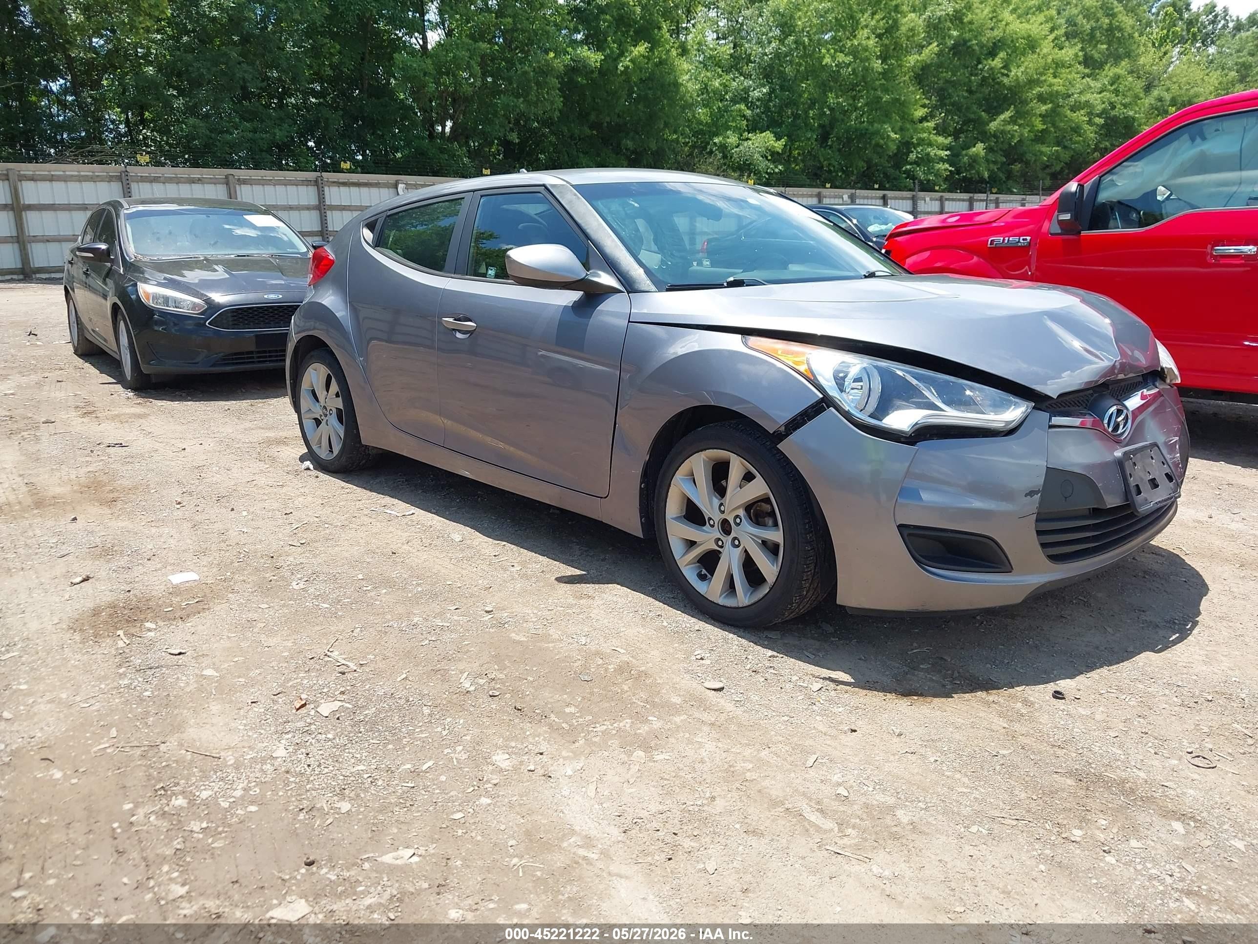 2016 Hyundai Veloster, VIN KMHTC6ADXGU260199 — Front end