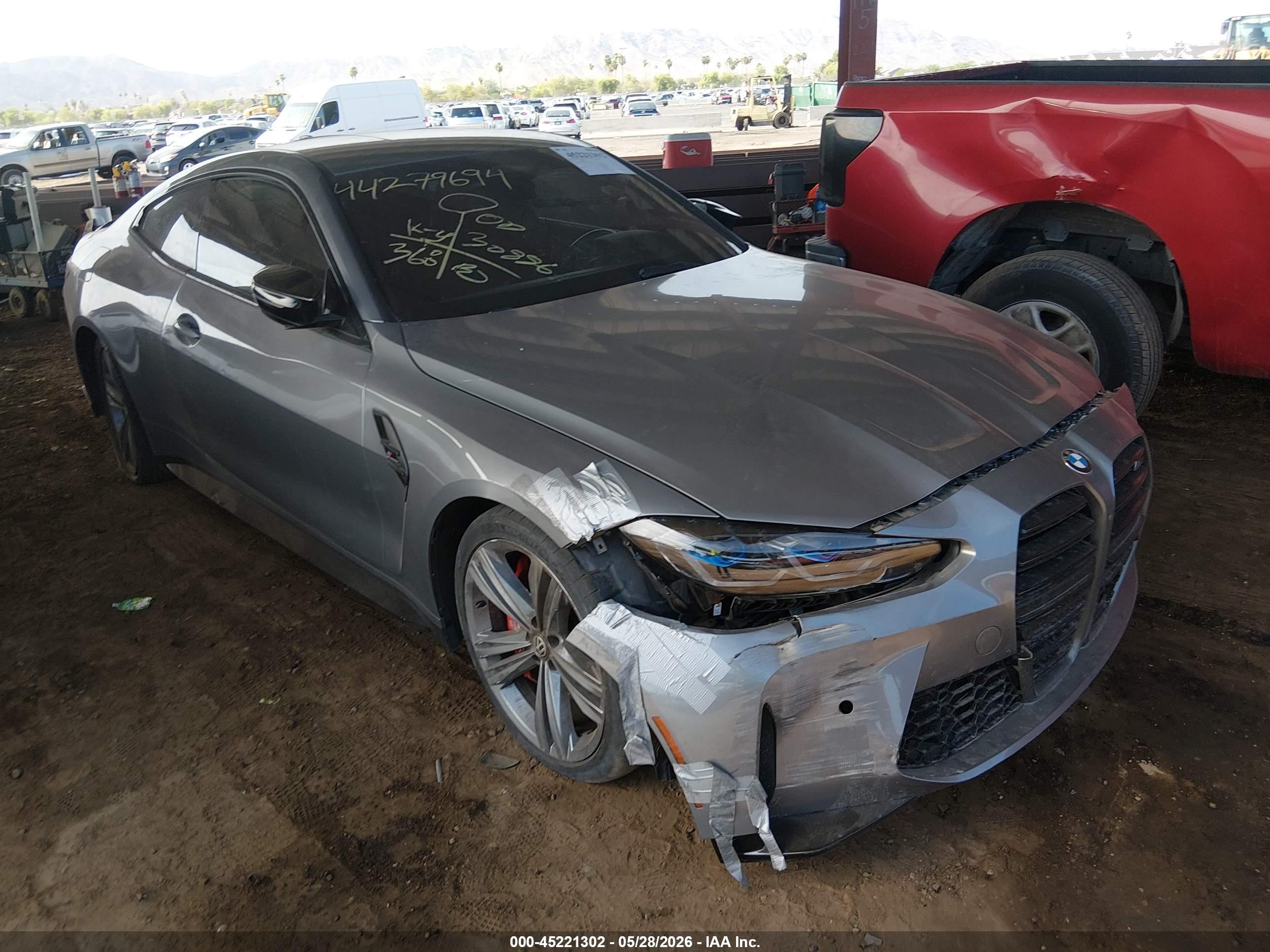 2022 BMW M4 Competition, VIN WBS33AZ06NCL70932 — Front end