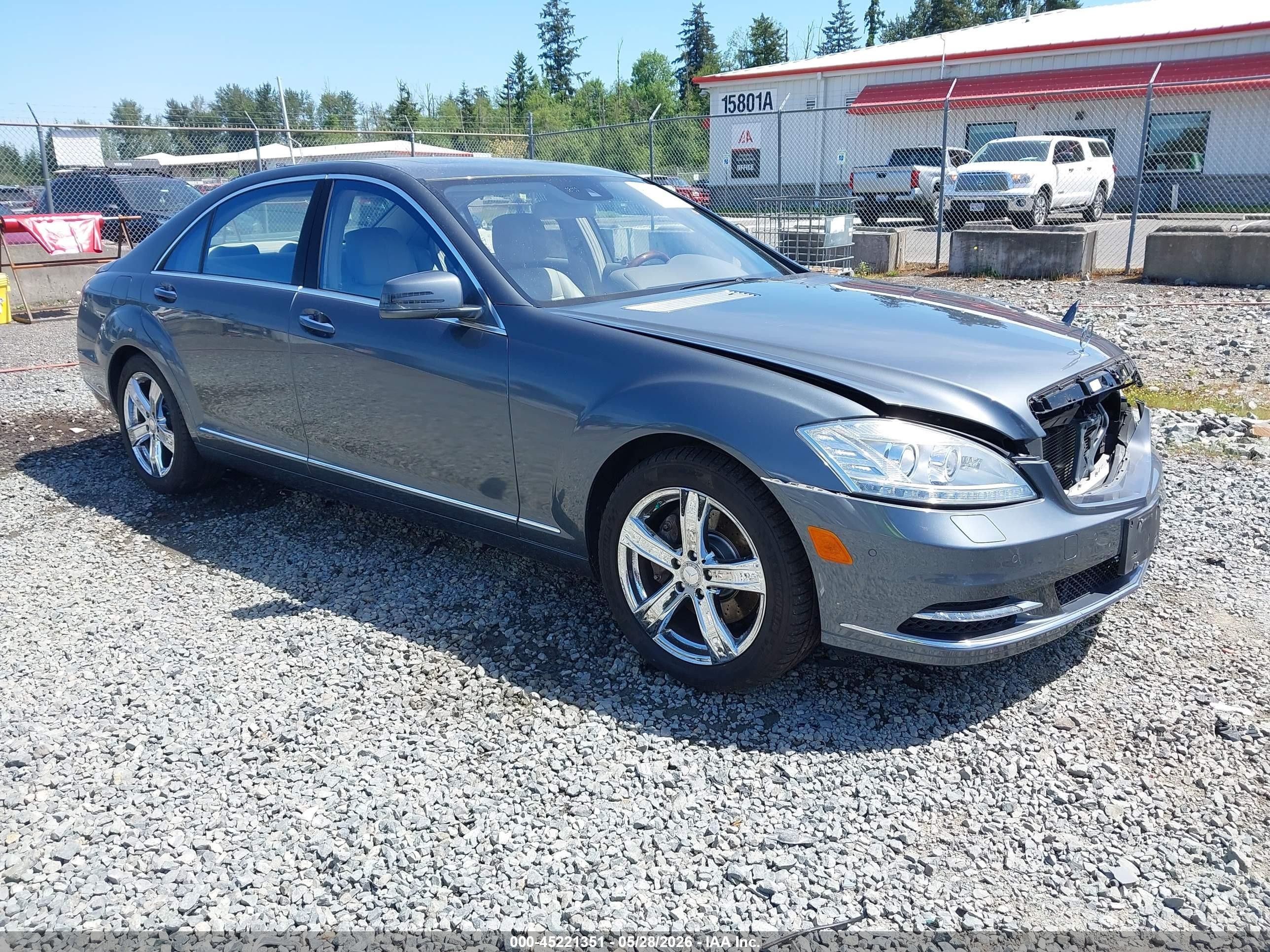 2010 Mercedes-Benz S 550, VIN WDDNG7BBXAA324227 — Front end