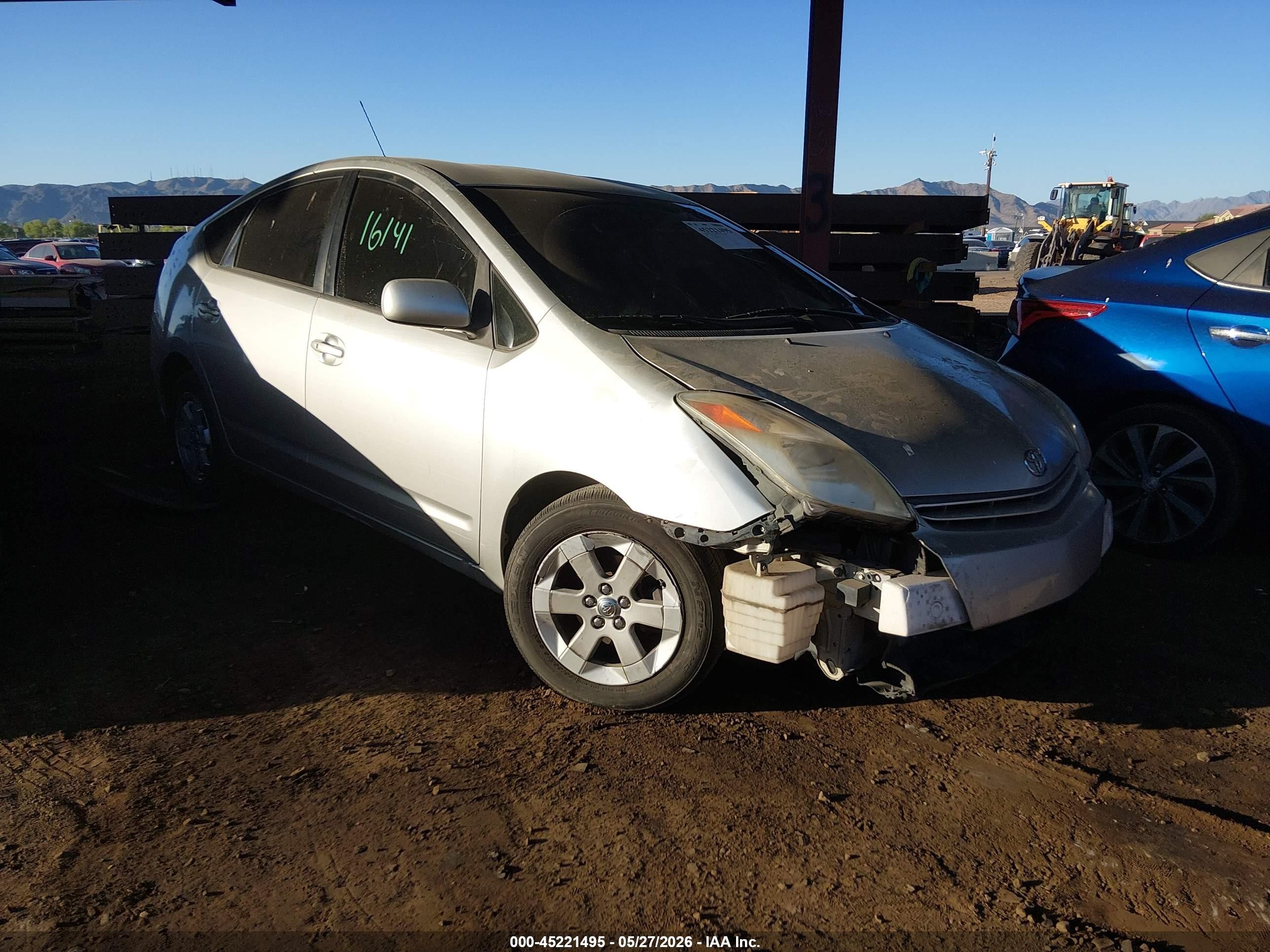 2005 Toyota Prius, VIN JTDKB20U953042254 — Front end