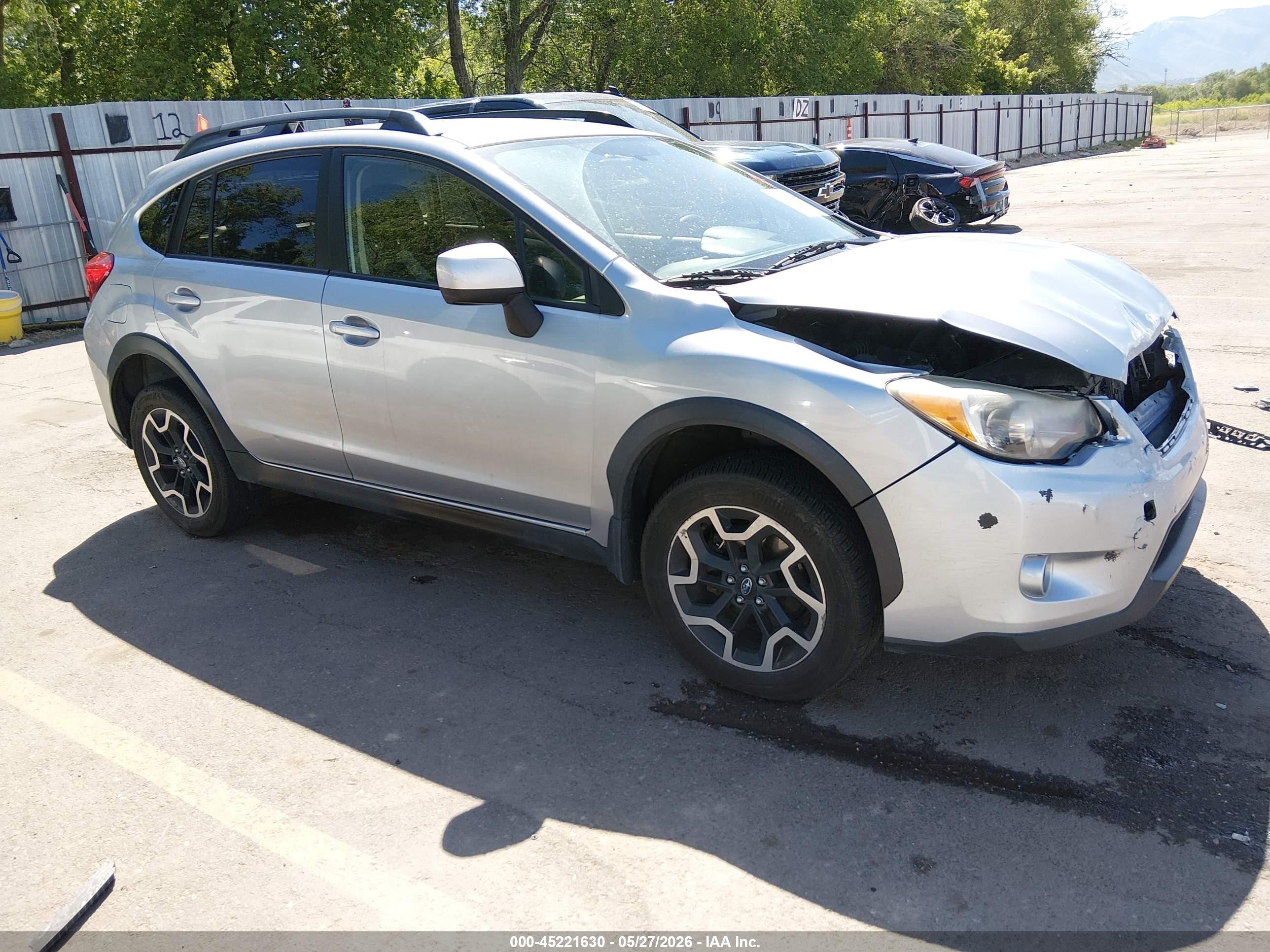 2014 Subaru Crosstrek Premium, VIN JF2GPACC7E8257043 — Перед