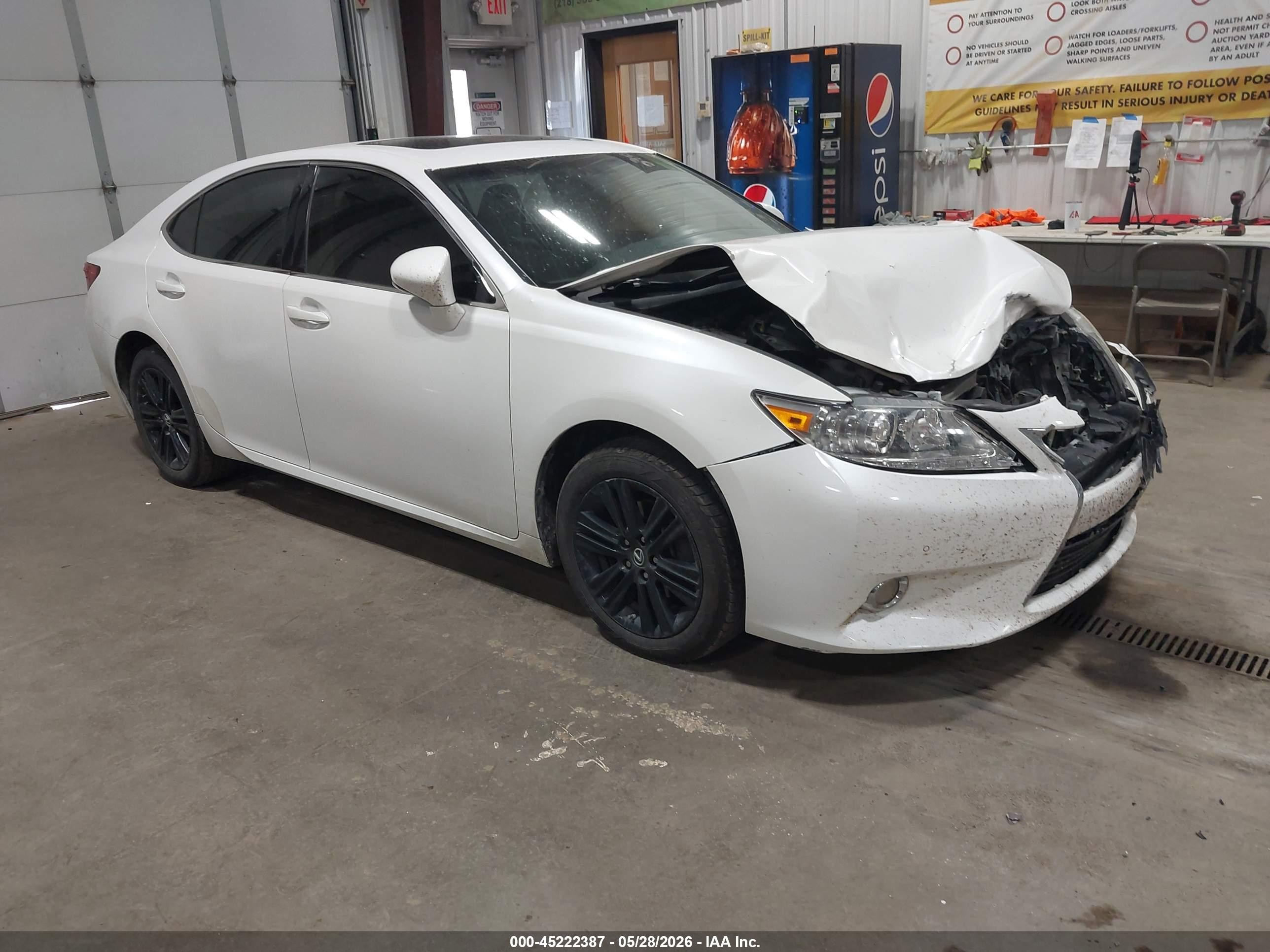 2014 Lexus ES 330, VIN JTHBK1GG9E2136455 — Front end